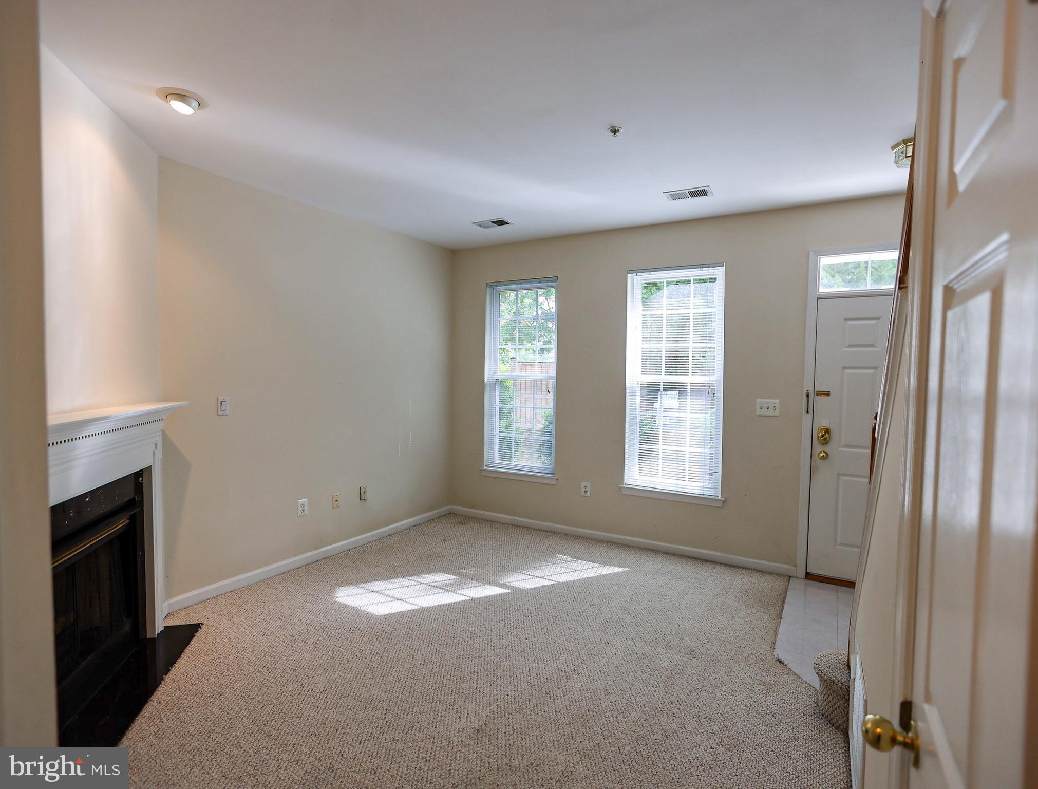 5818 COWLING COURT