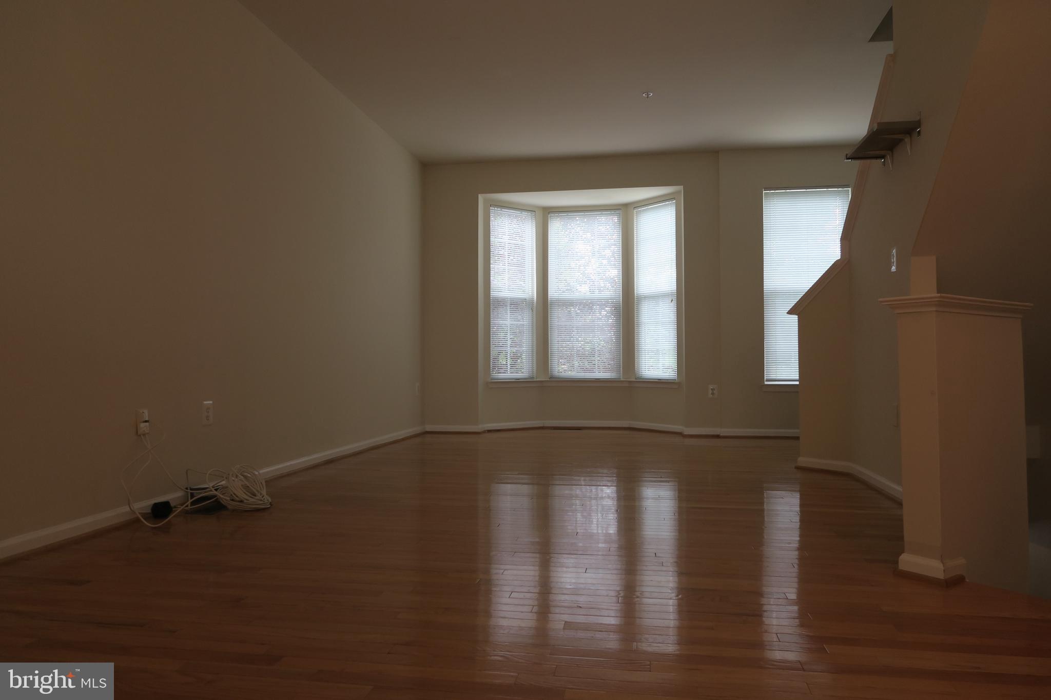5818 COWLING COURT