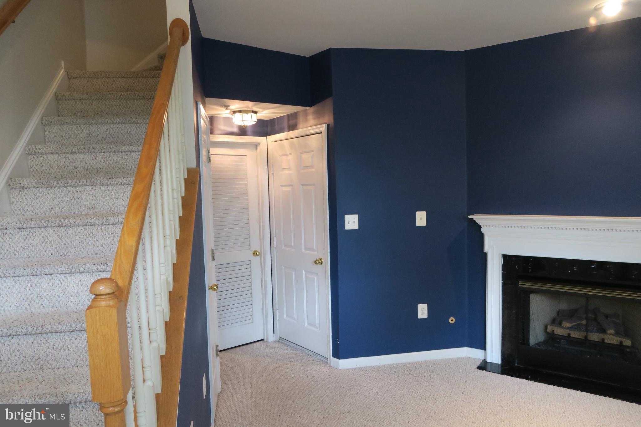 5818 COWLING COURT