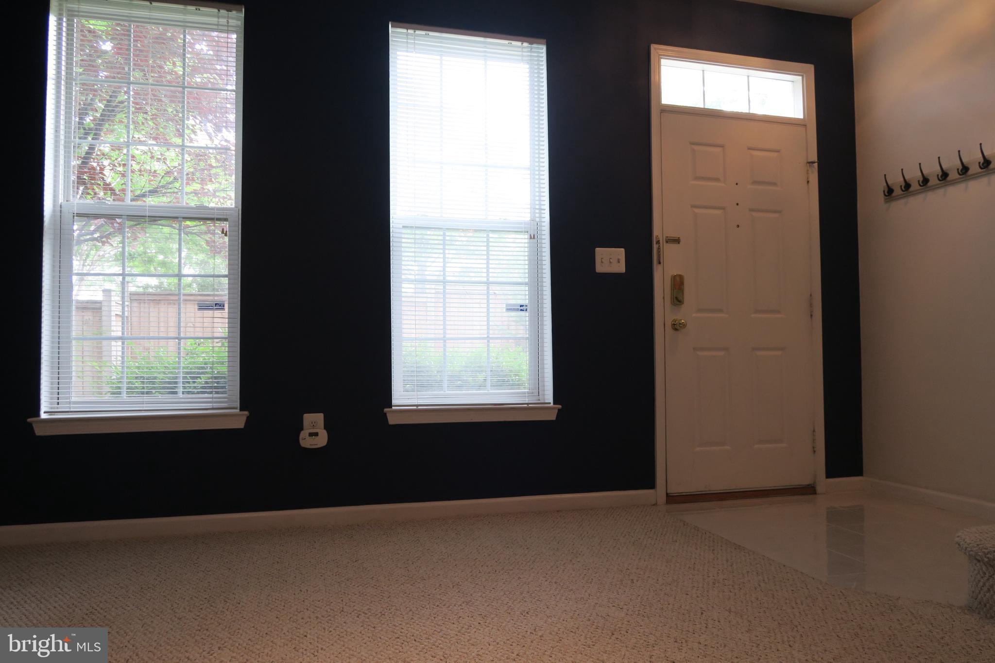 5818 COWLING COURT