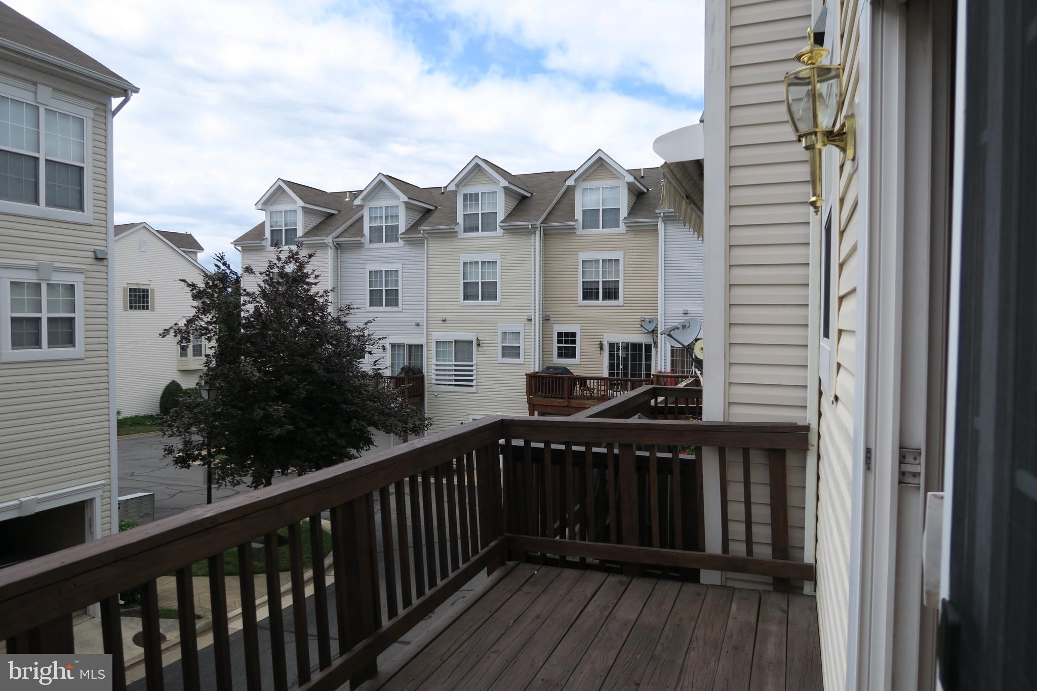 5818 COWLING COURT