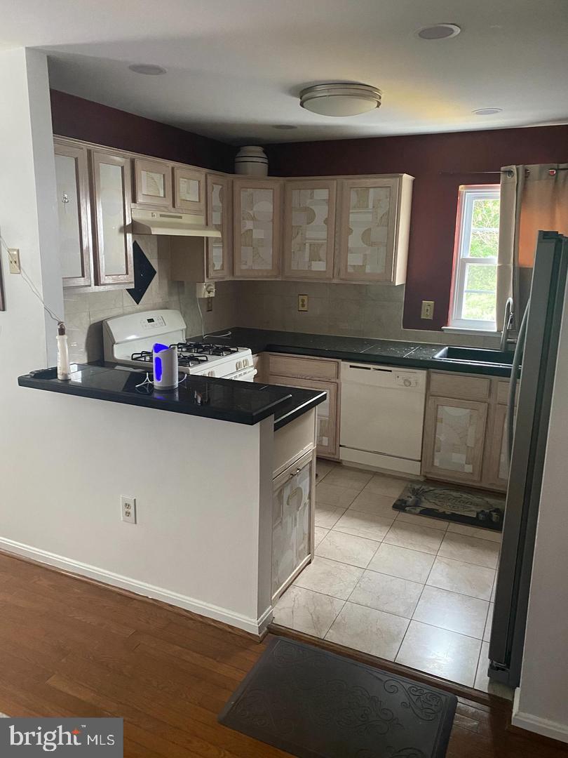 GROVEWOOD - Residential Lease