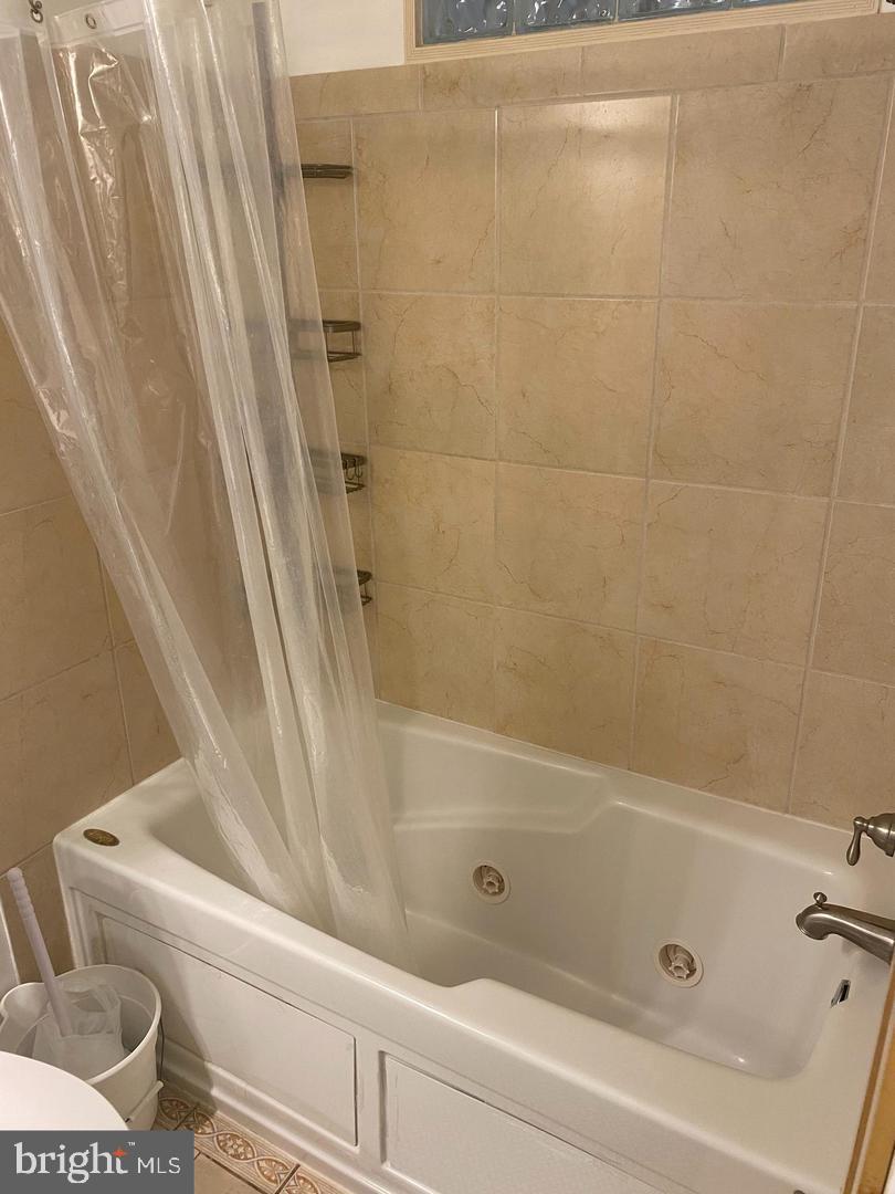 GROVEWOOD - Residential Lease