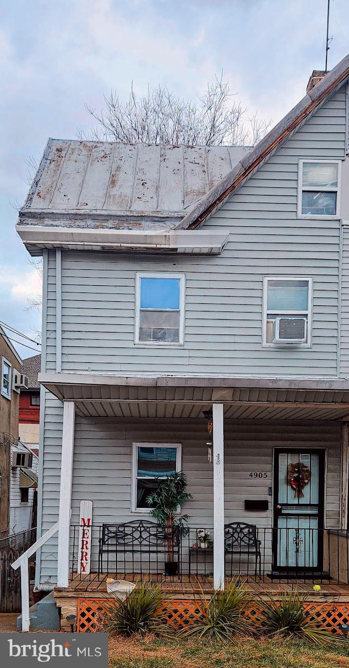 Investor or DIYer alert. Back on the market and tenant is out! This two-bedroom, one-bath Tacony twin is priced to sell. Check out this opportunity and schedule a showing. It is being sold as is. CASH ONLY.
