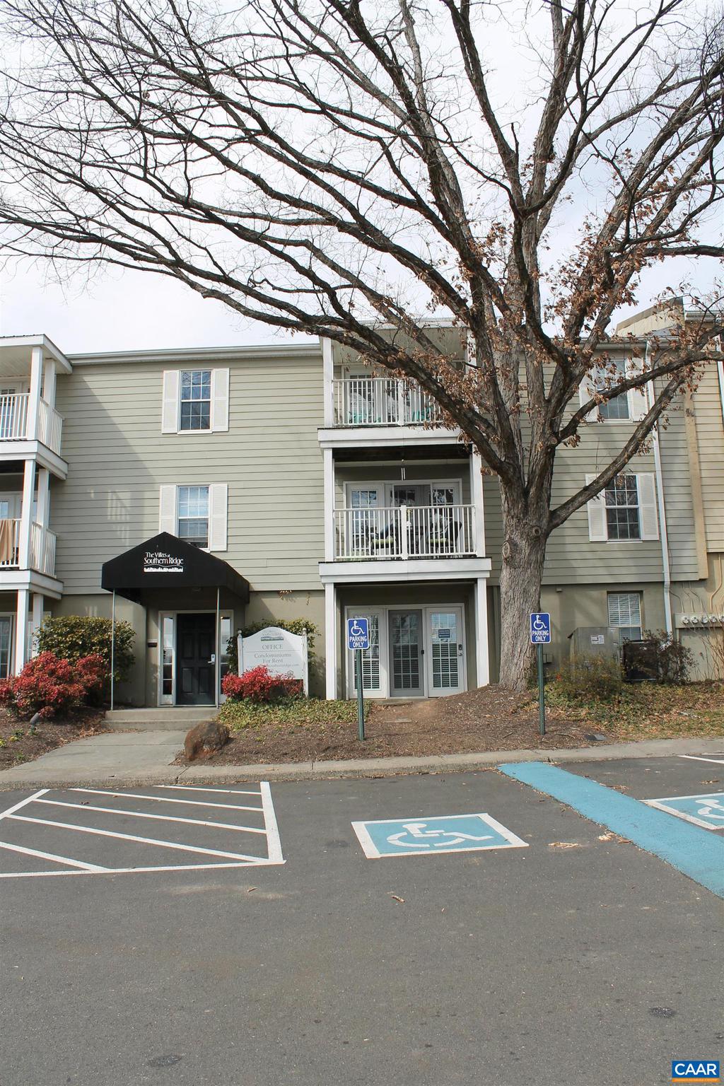 Welcome to the Villas @ Southern Ridge. This 3 bed, 2 full bath with a den is located directly across from the Clubhouse, Pool, Playground and Tennis Courts. Conveniently located near 5th Street Station, with easy access to Rt 64. The condo has new flooring and was recently painted. Great opportunity for owner occupants or investors.,Wood Cabinets