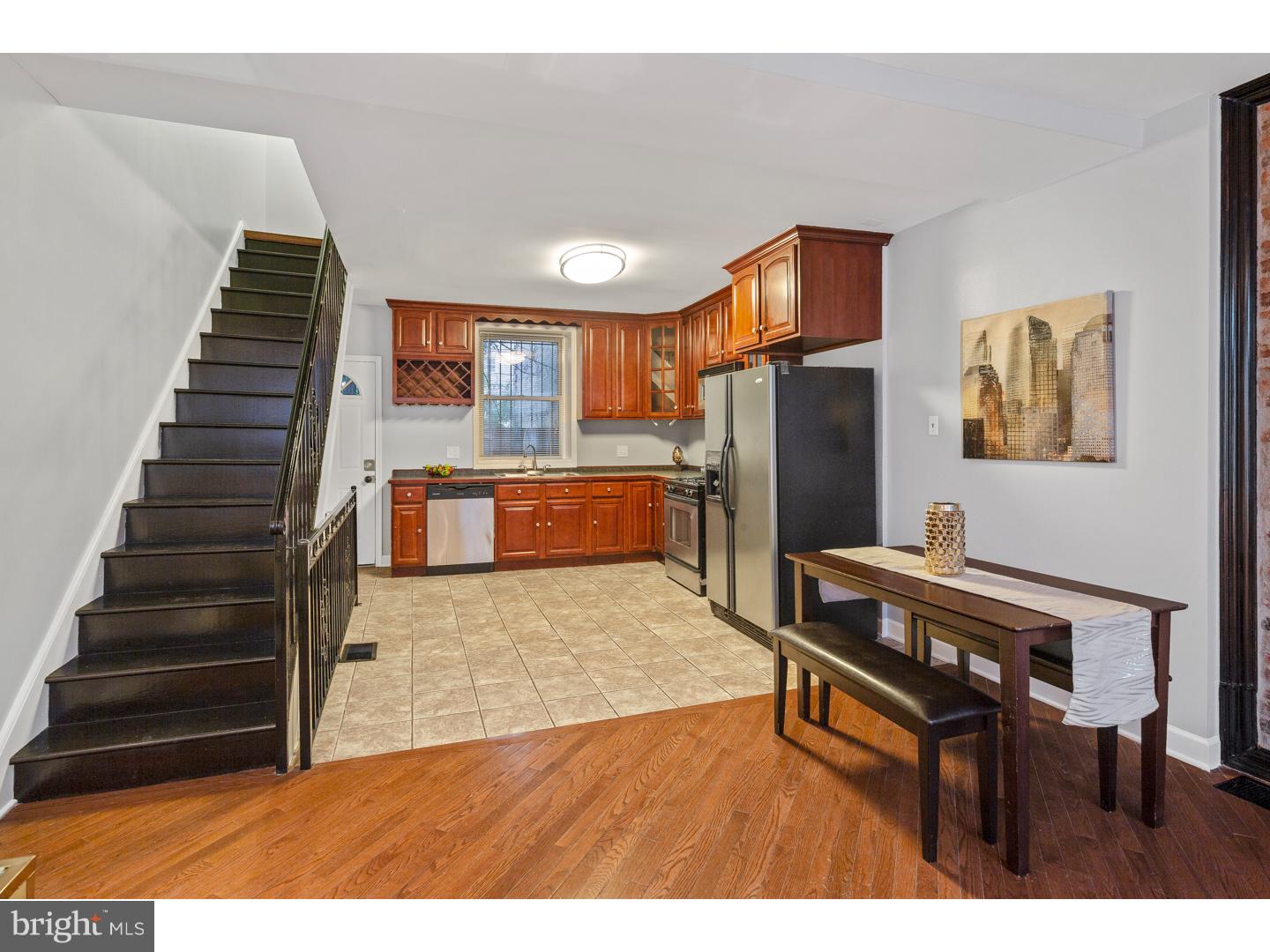 QUEEN VILLAGE - Residential