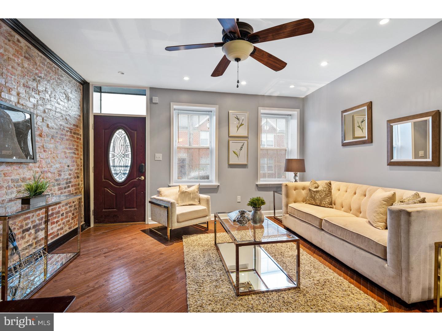 QUEEN VILLAGE - Residential