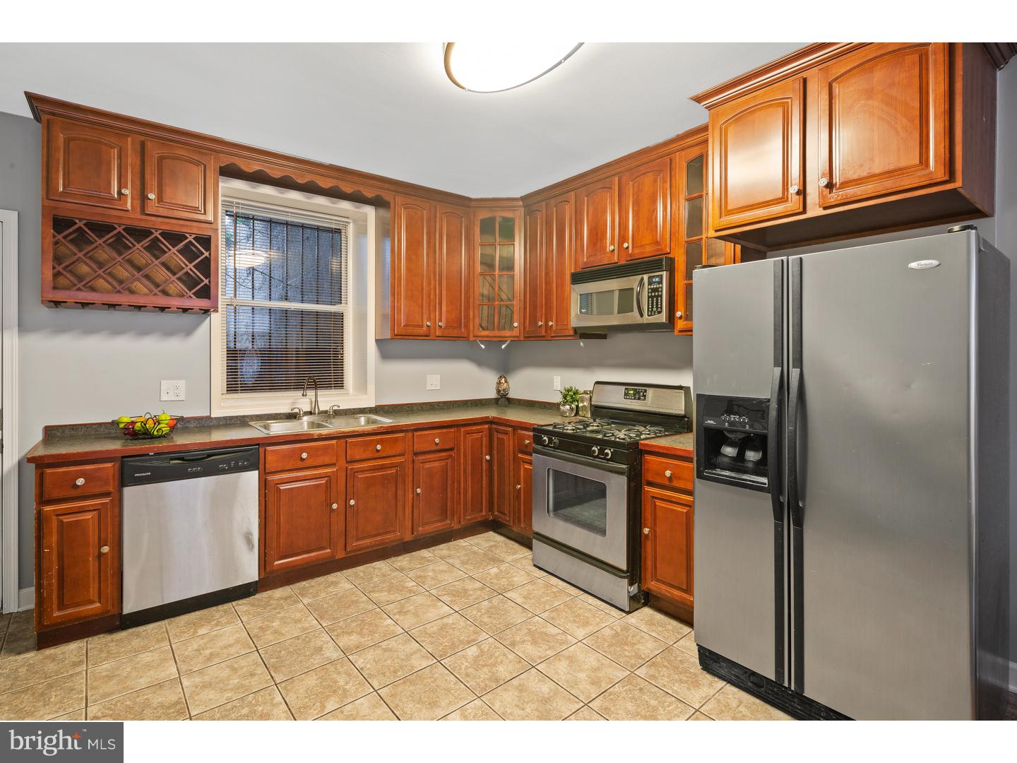 QUEEN VILLAGE - Residential