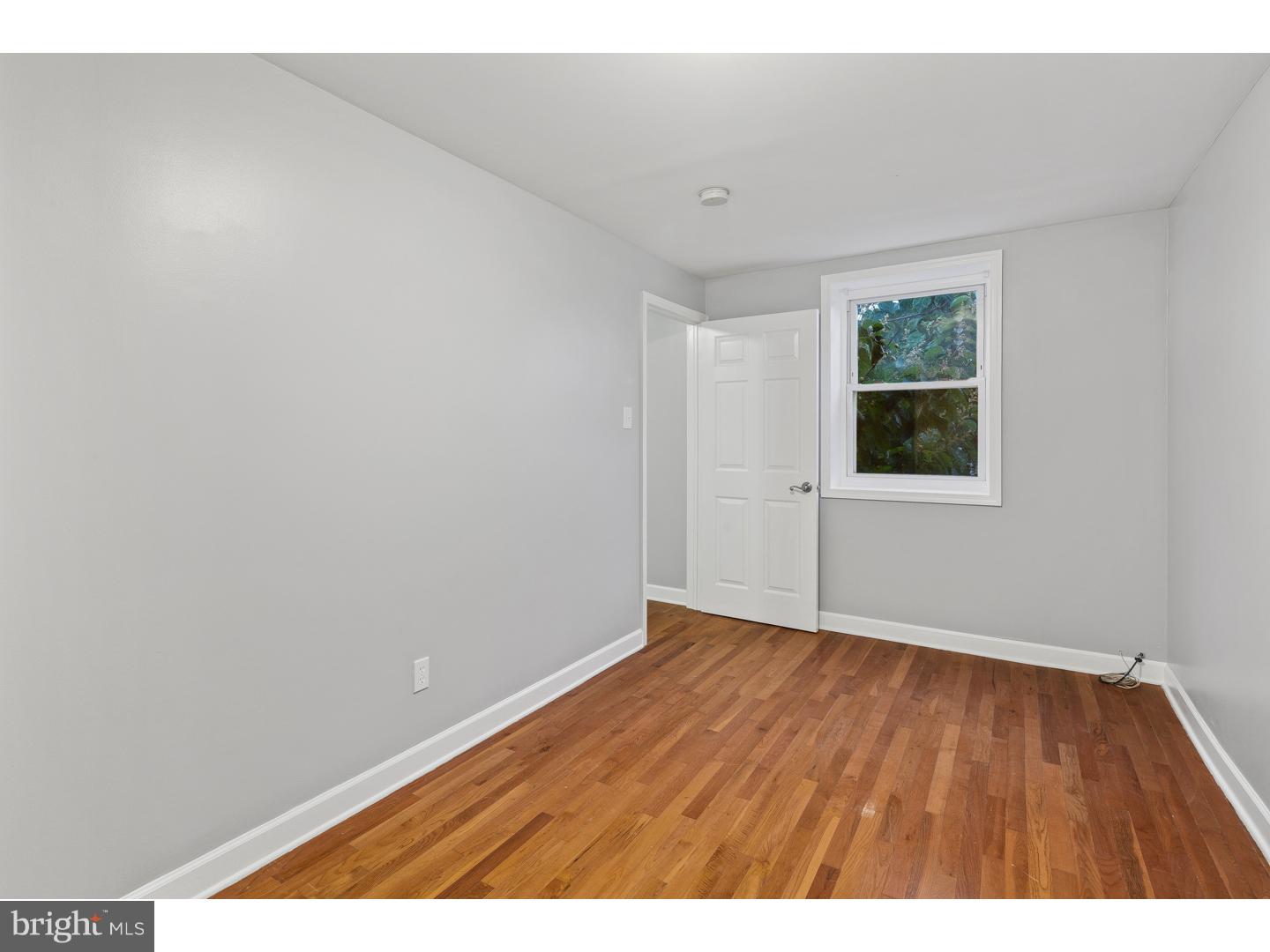 QUEEN VILLAGE - Residential