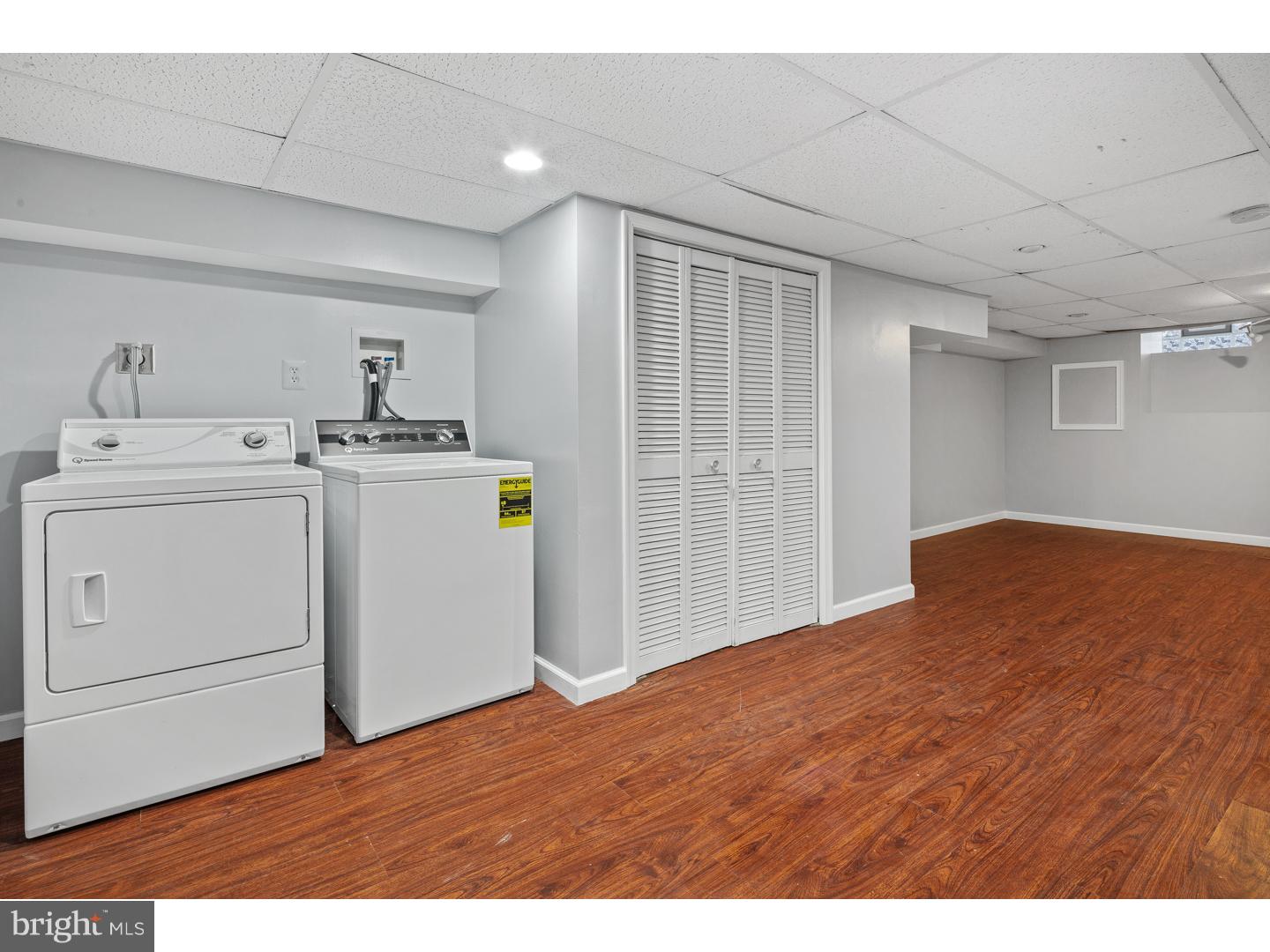 QUEEN VILLAGE - Residential