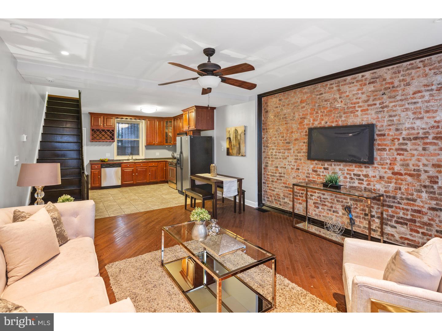 QUEEN VILLAGE - Residential