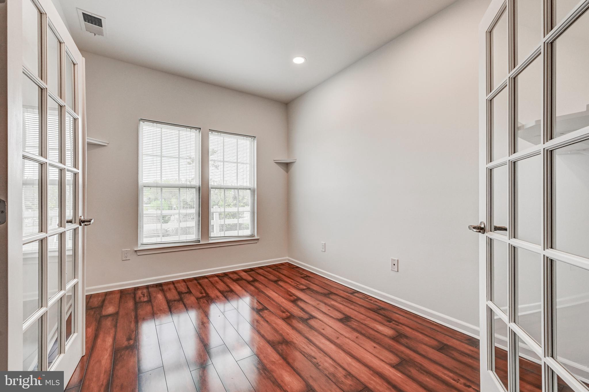 ELKRIDGE CROSSING - Residential