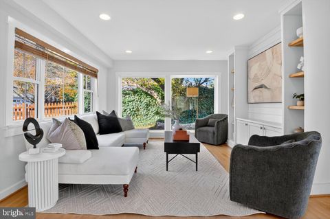 Photo of 109 N Brookside Drive, ARLINGTON, VA 22201 (MLS # VAAR2072224)