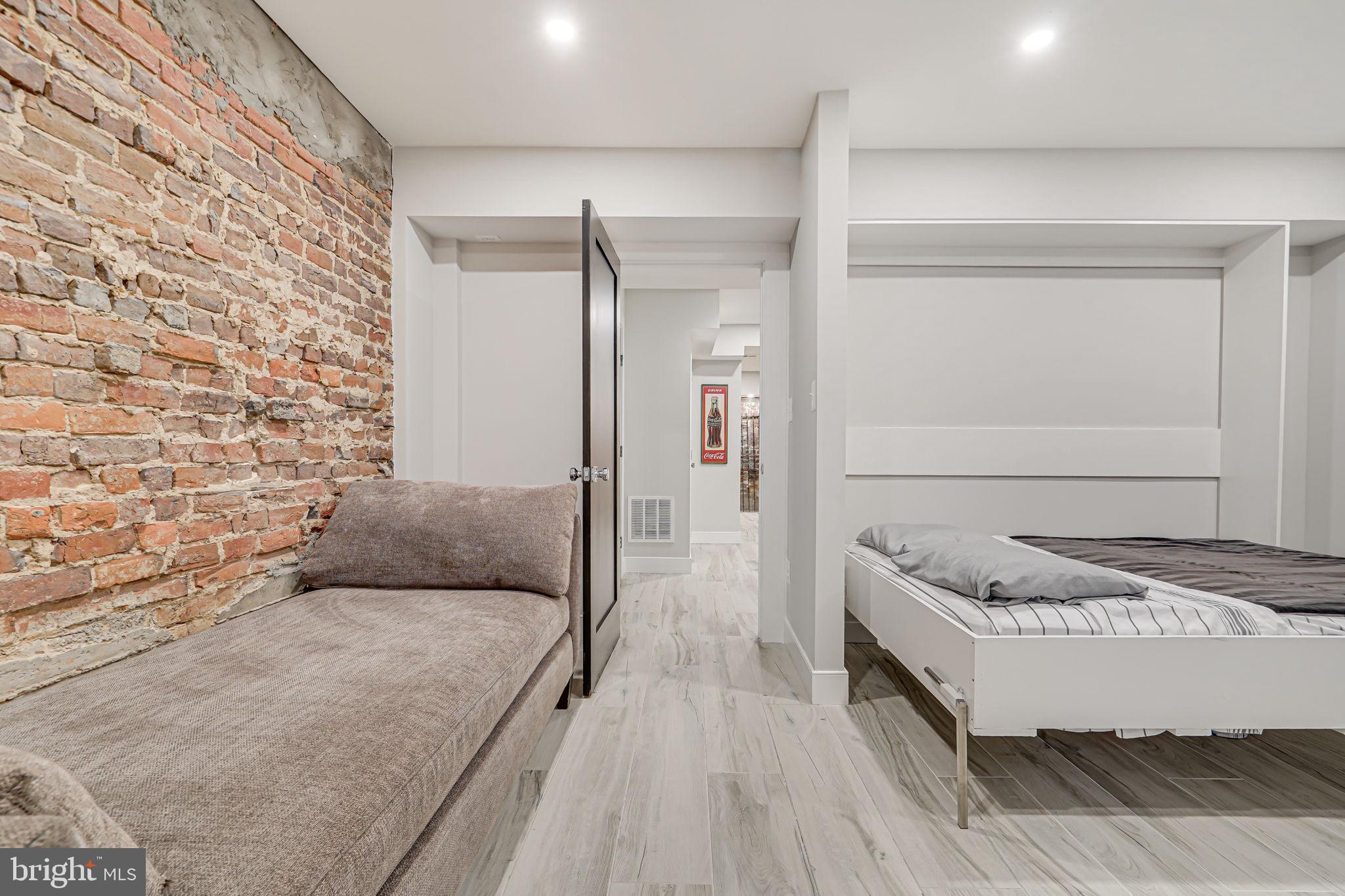 OLD TOWN ALEXANDRIA - Residential