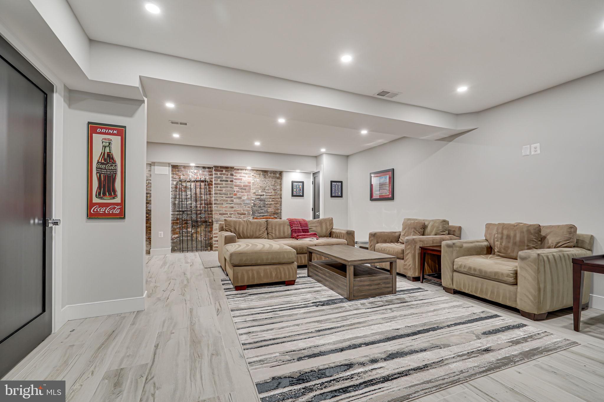 OLD TOWN ALEXANDRIA - Residential