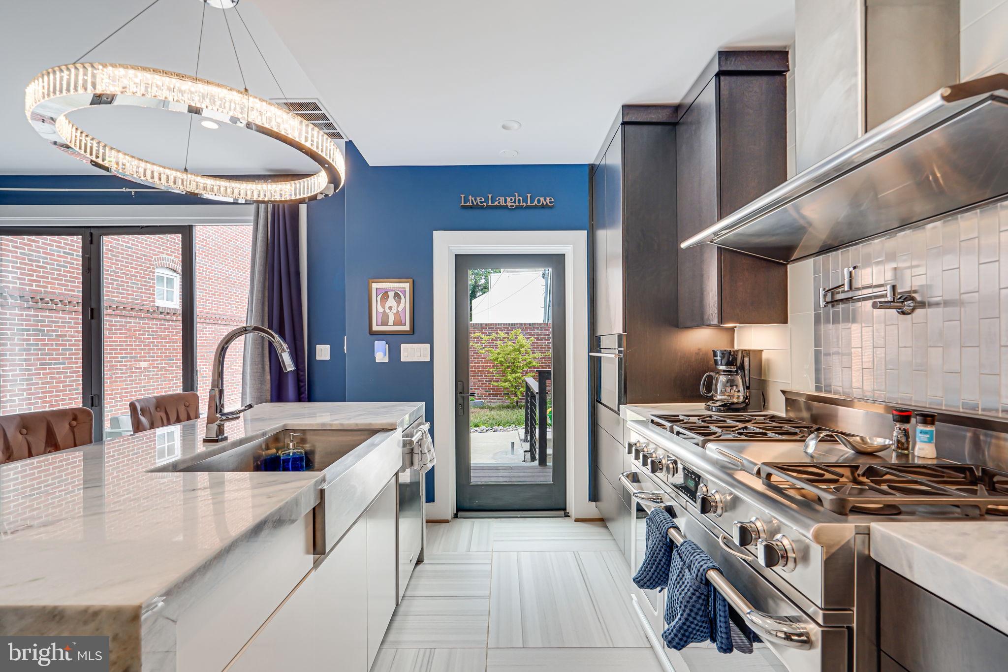 OLD TOWN ALEXANDRIA - Residential