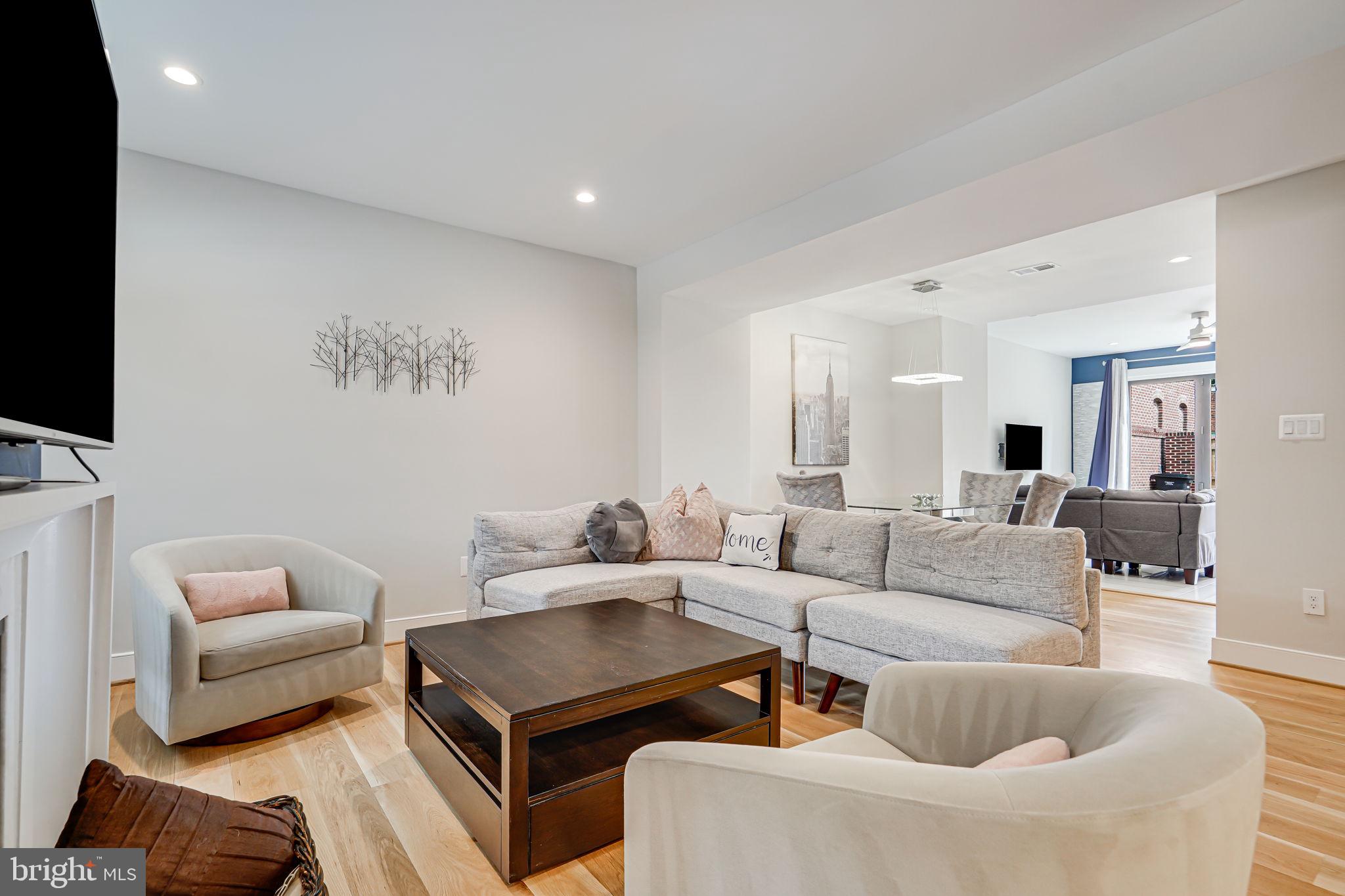 OLD TOWN ALEXANDRIA - Residential