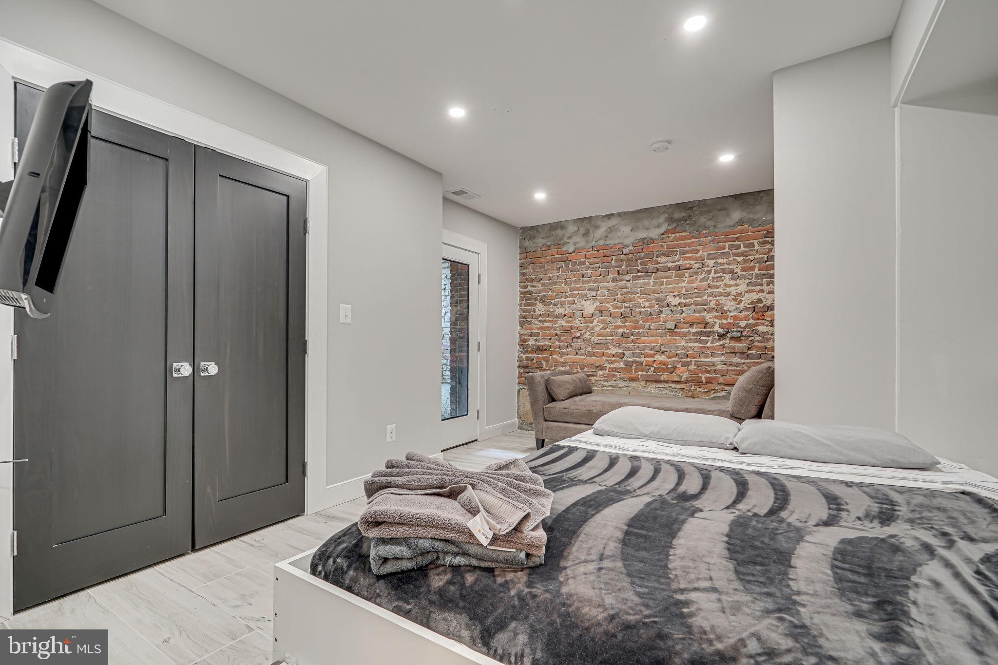 OLD TOWN ALEXANDRIA - Residential