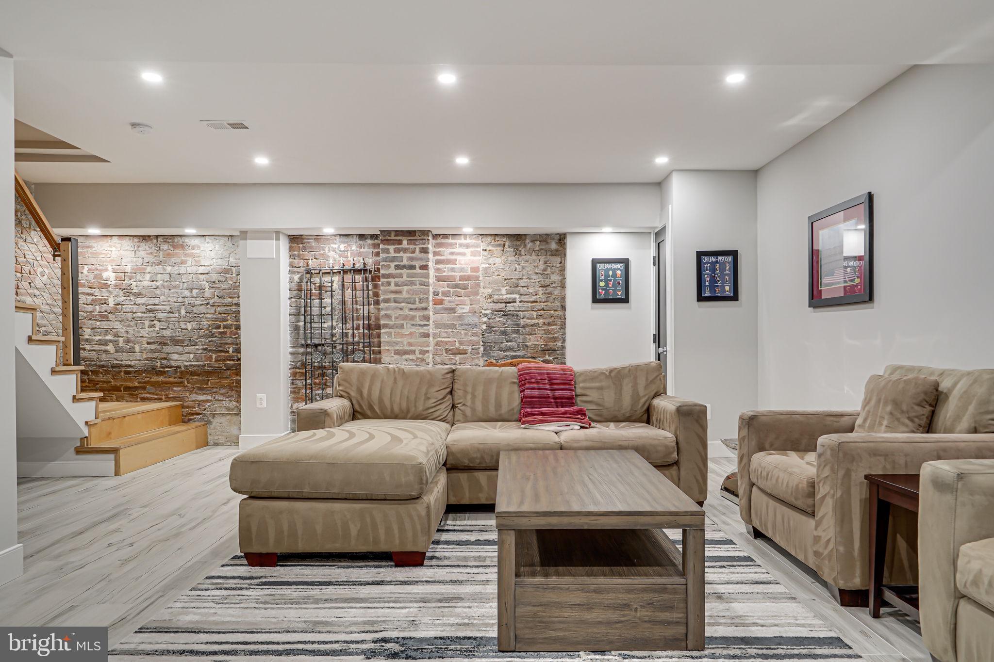 OLD TOWN ALEXANDRIA - Residential