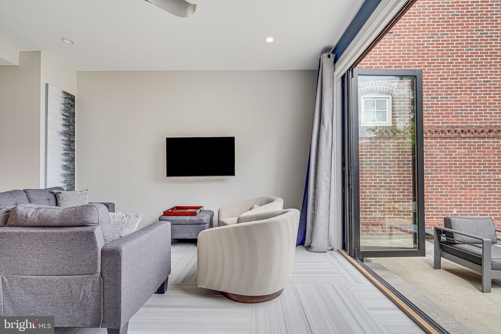 OLD TOWN ALEXANDRIA - Residential
