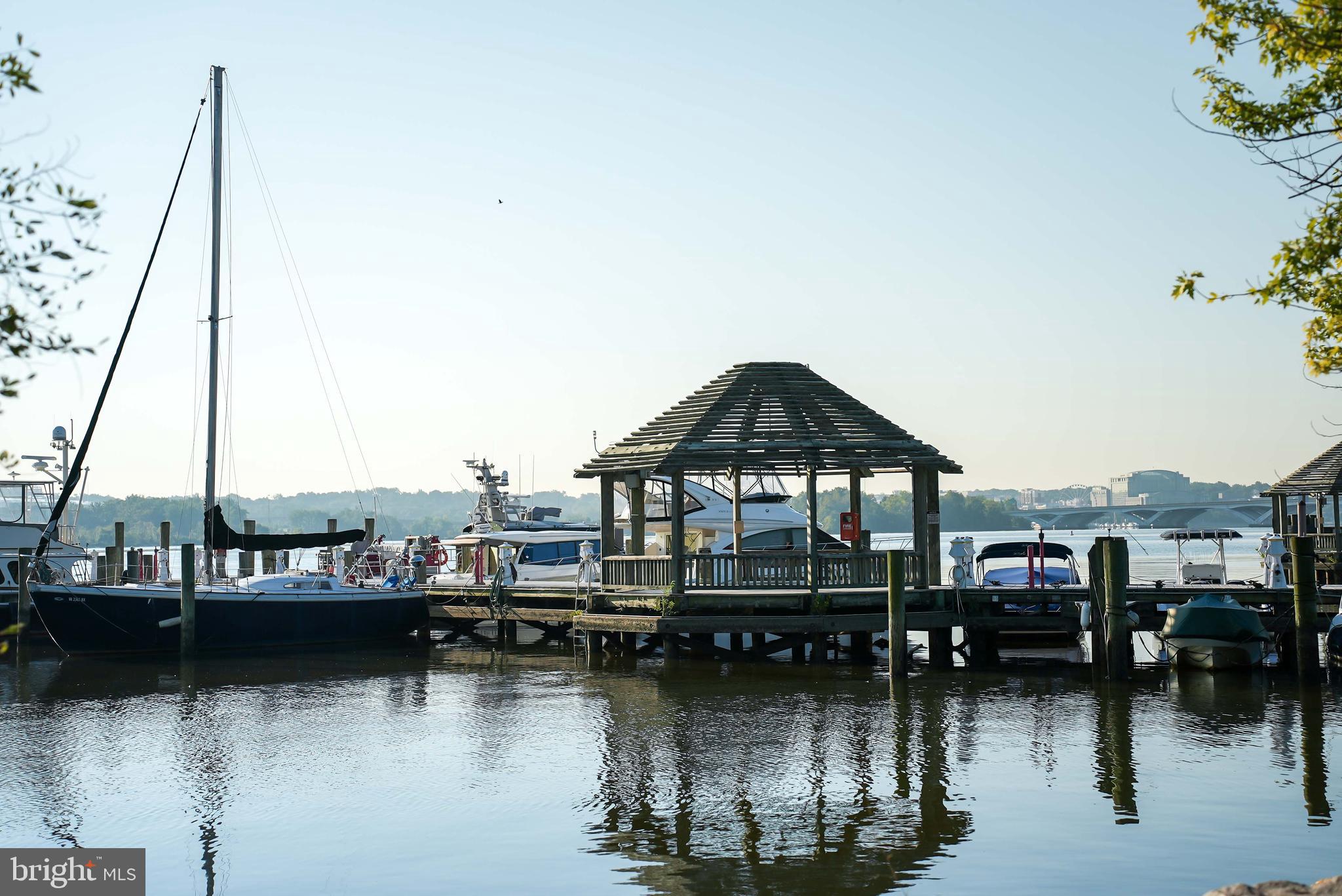 OLD TOWN ALEXANDRIA - Residential