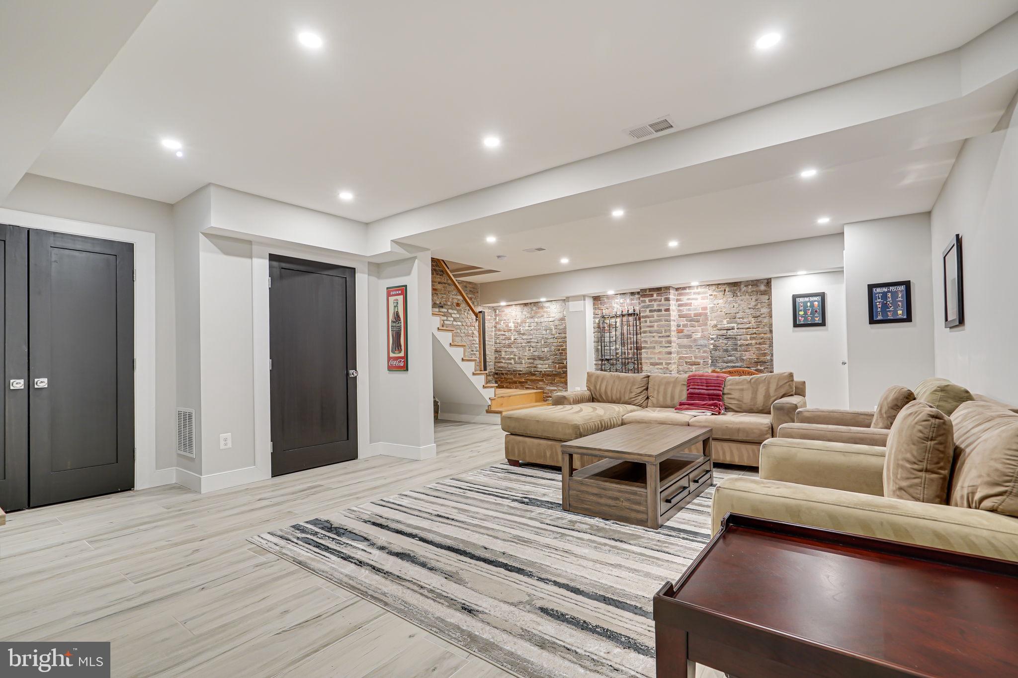 OLD TOWN ALEXANDRIA - Residential
