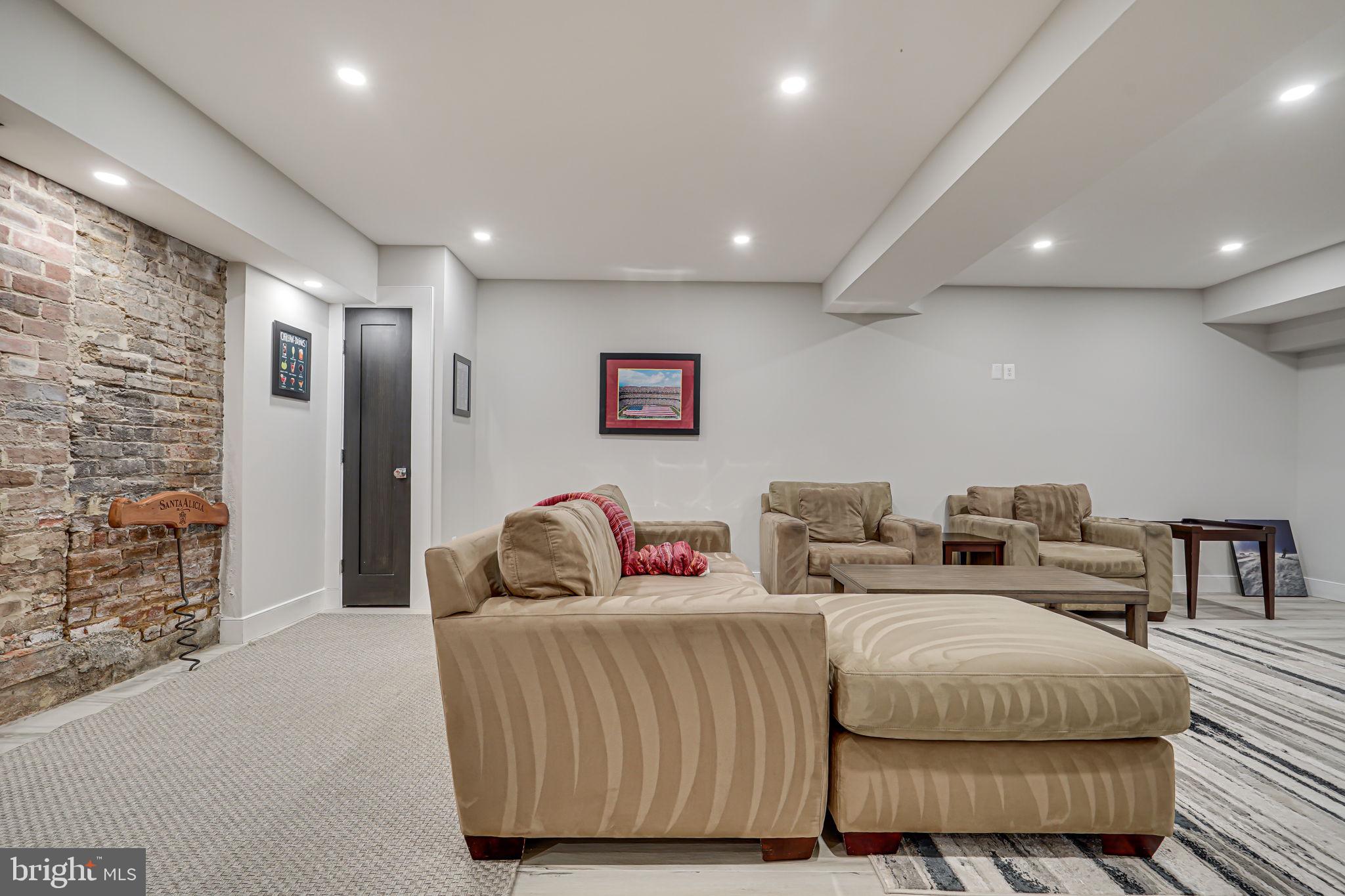 OLD TOWN ALEXANDRIA - Residential