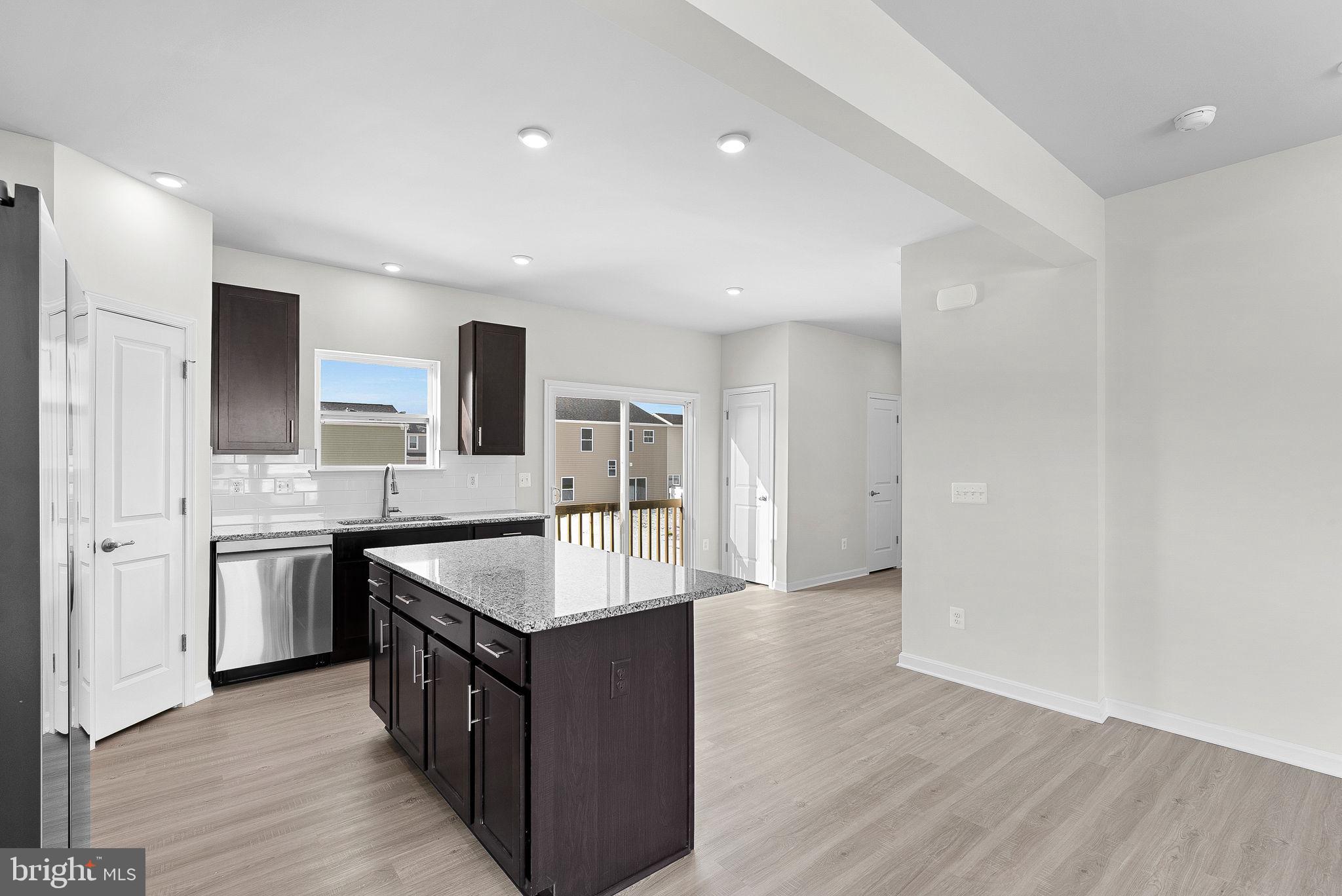 HUNTWELL WEST - Residential