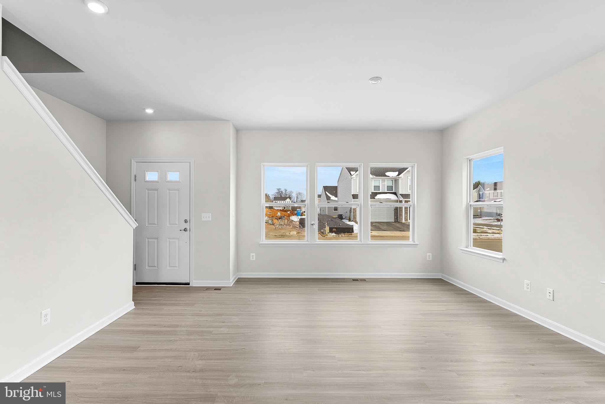 HUNTWELL WEST - Residential