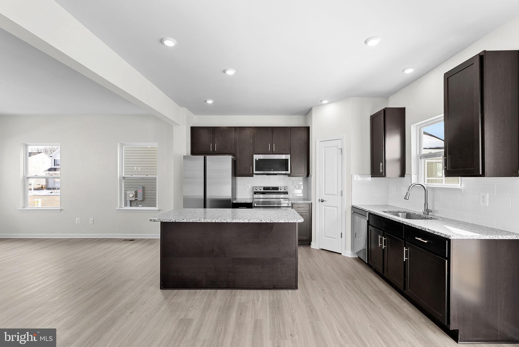 HUNTWELL WEST - Residential