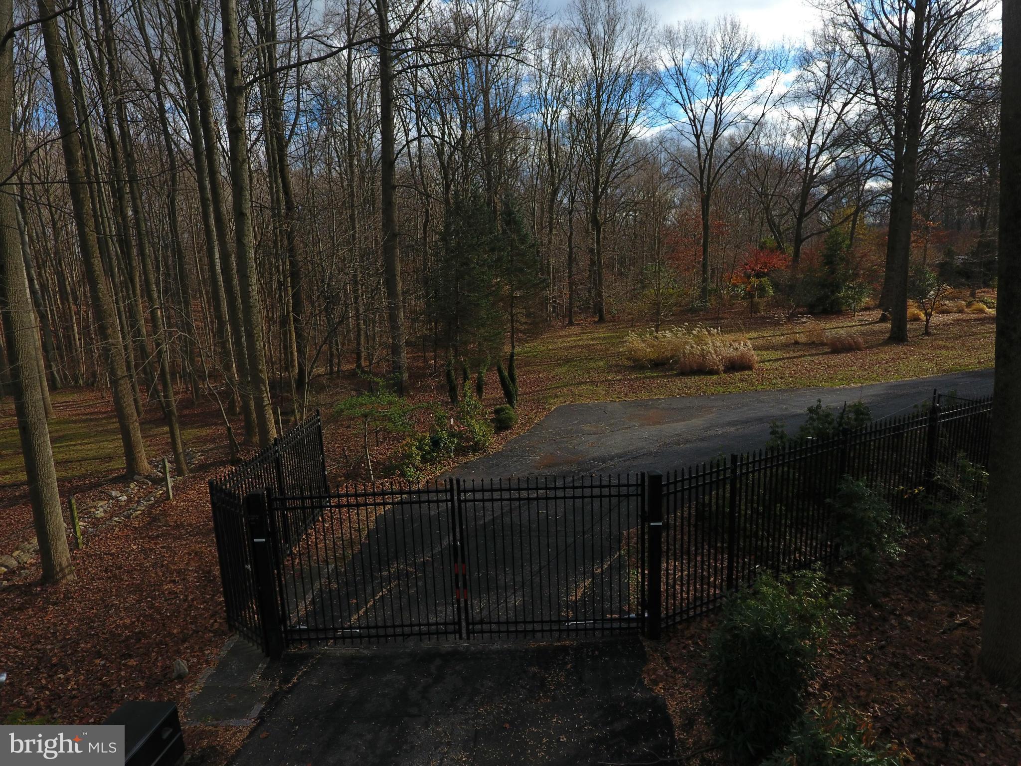 WOODLAND ESTATES - Land