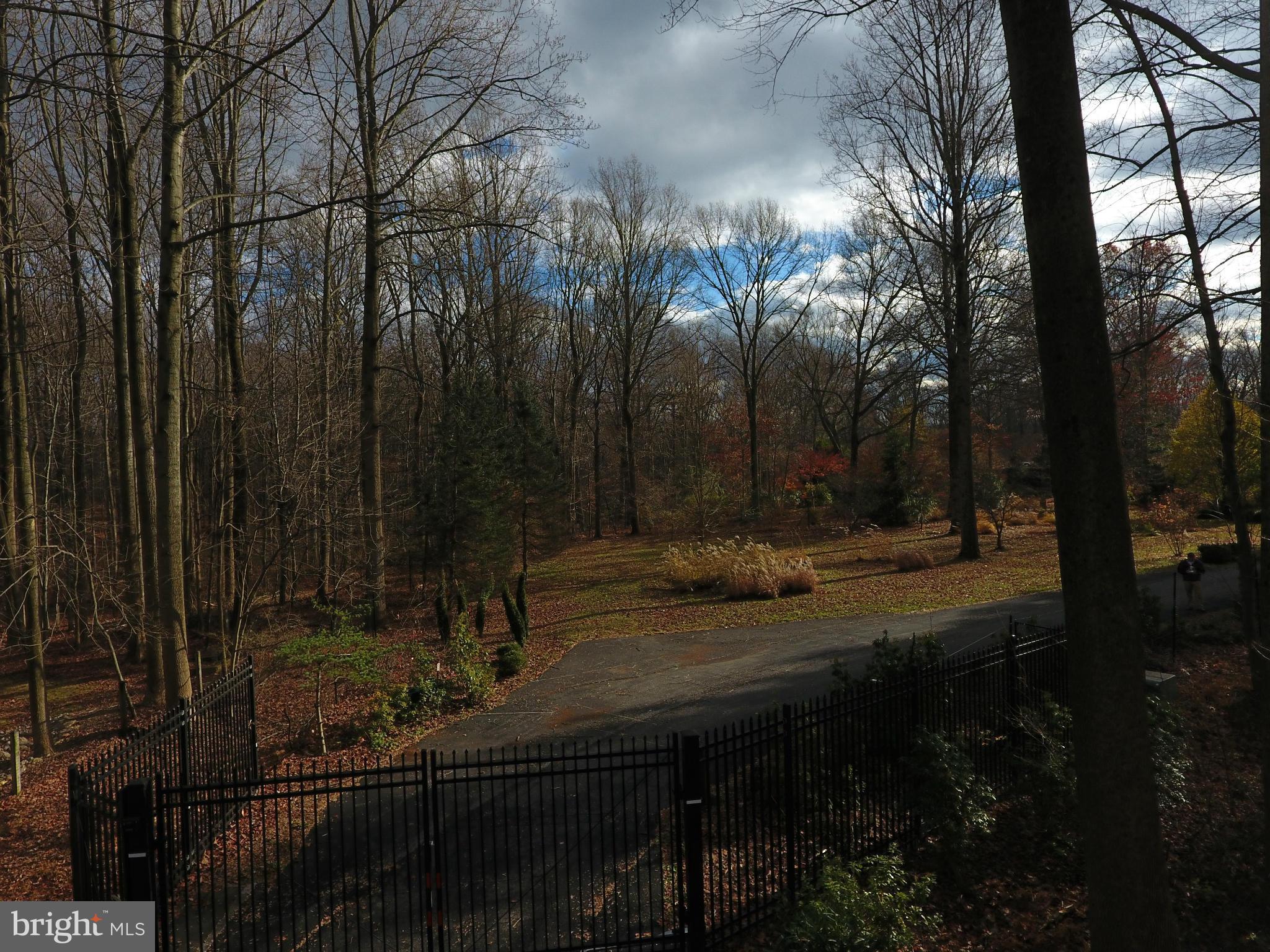 WOODLAND ESTATES - Land