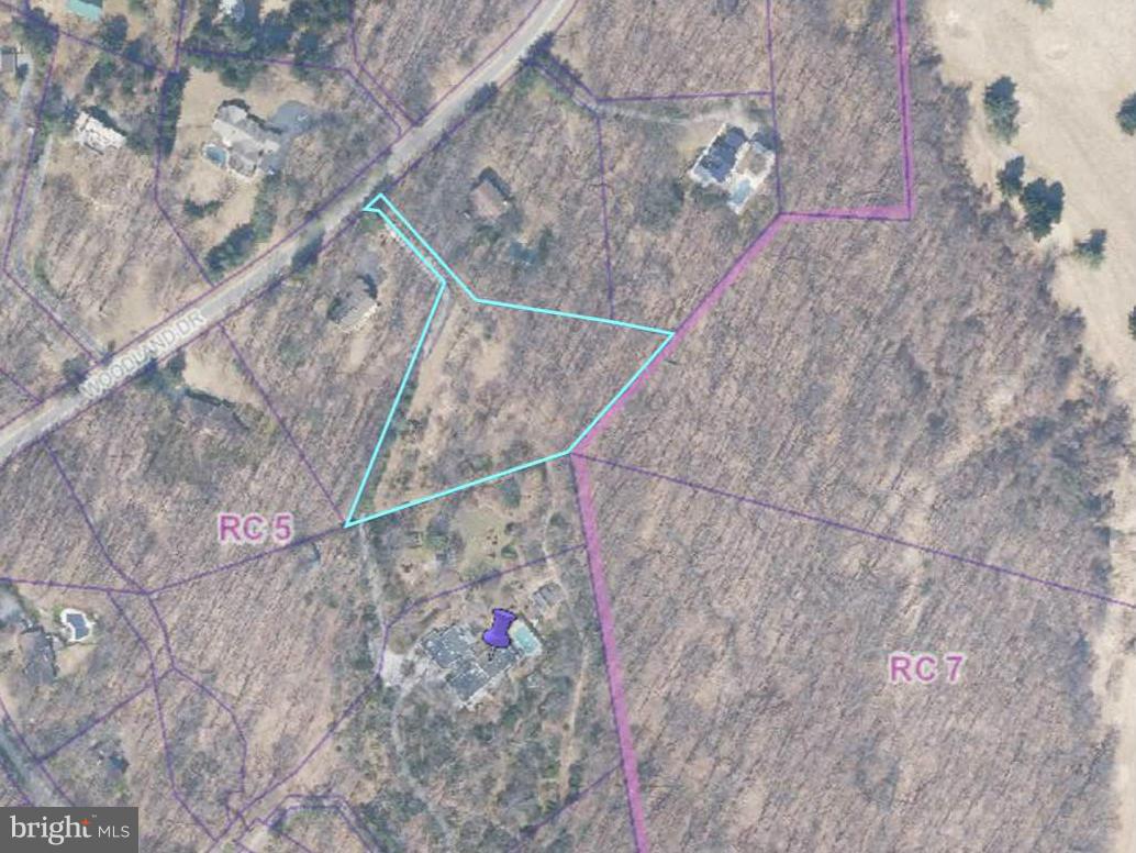 WOODLAND ESTATES - Land