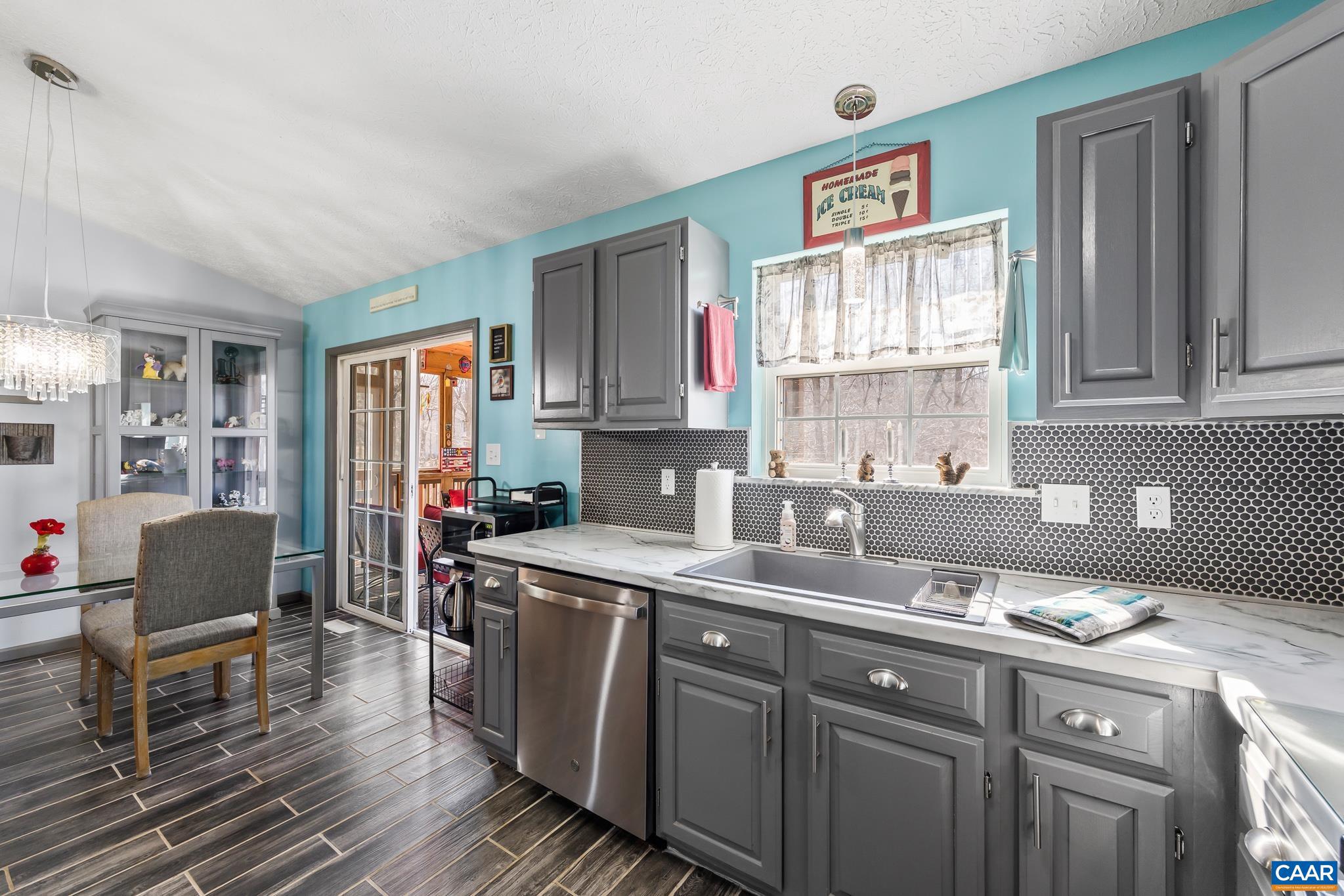 LAKE MONTICELLO - Residential