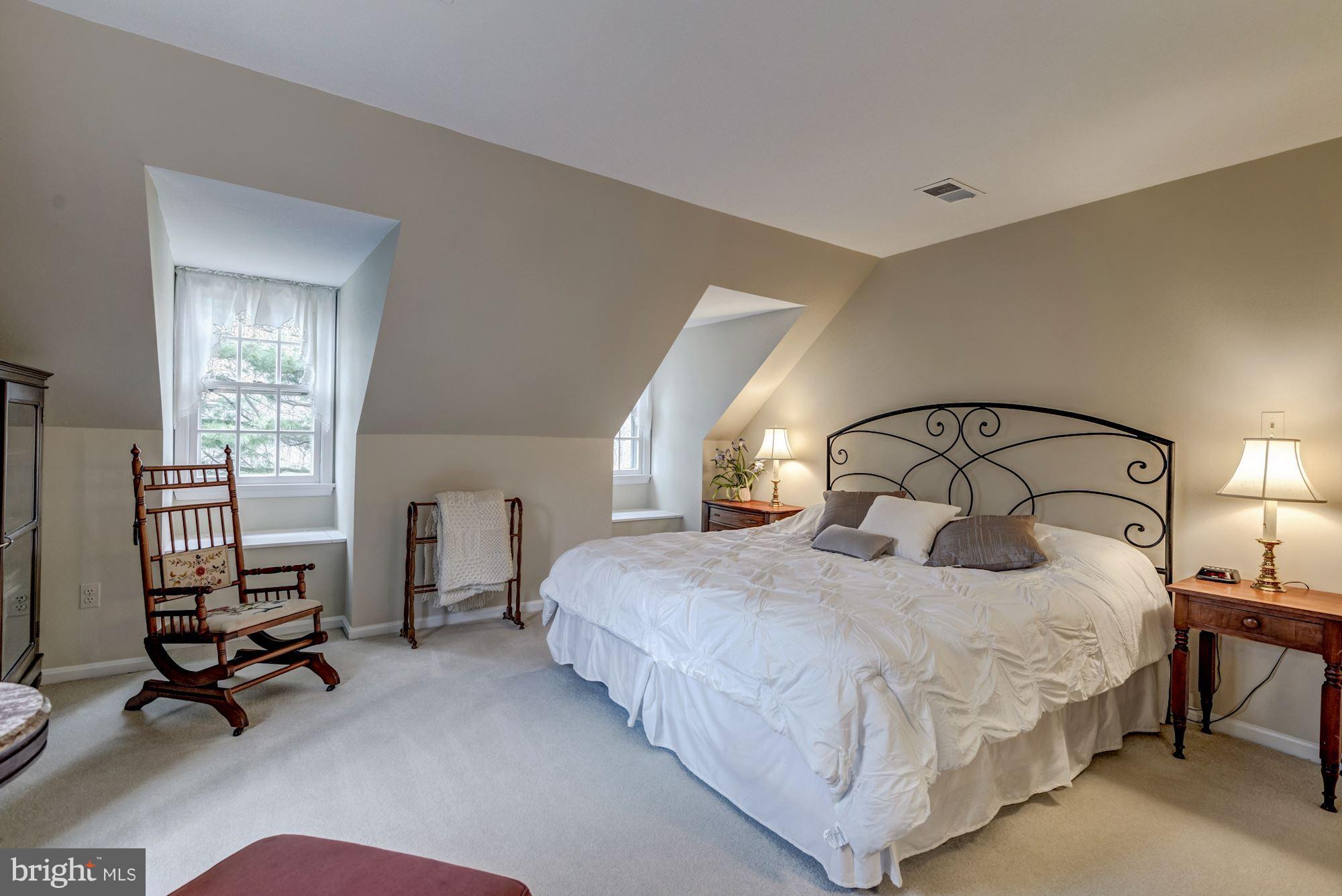 PEACOCK STATION - Residential