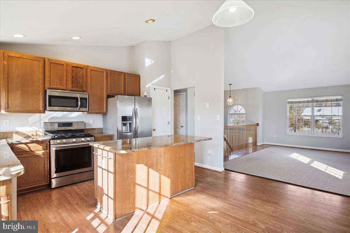 102 W DEER PARK ROAD
