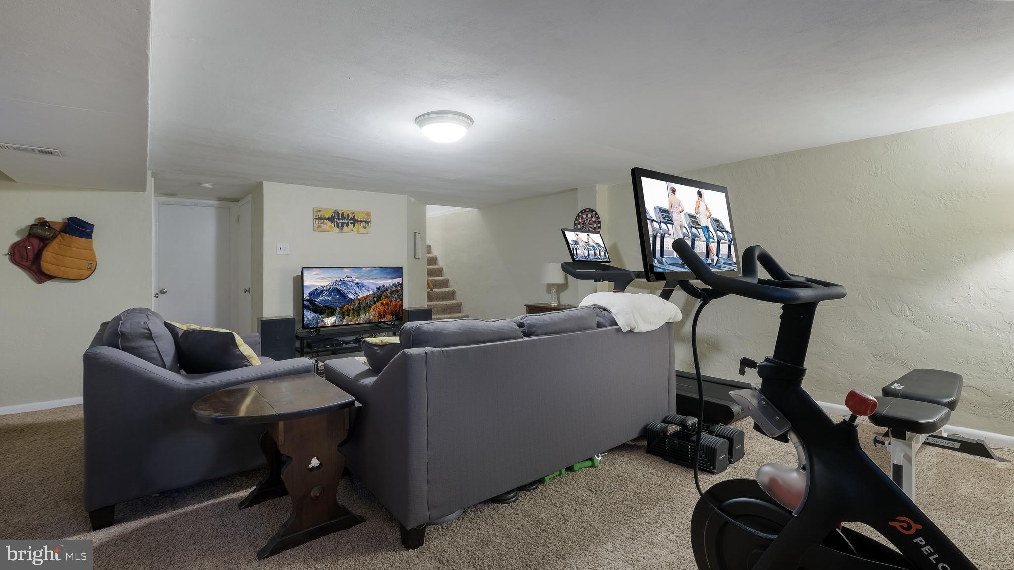 FOX CHASE - Residential