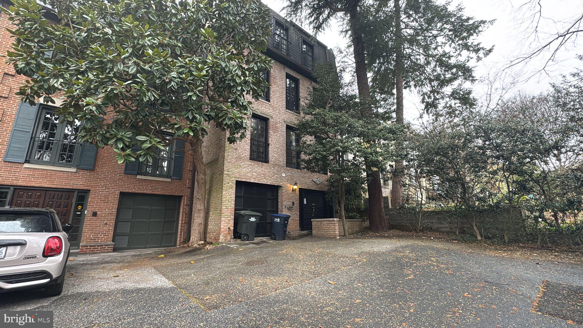 2142 CATHEDRAL AVENUE NW