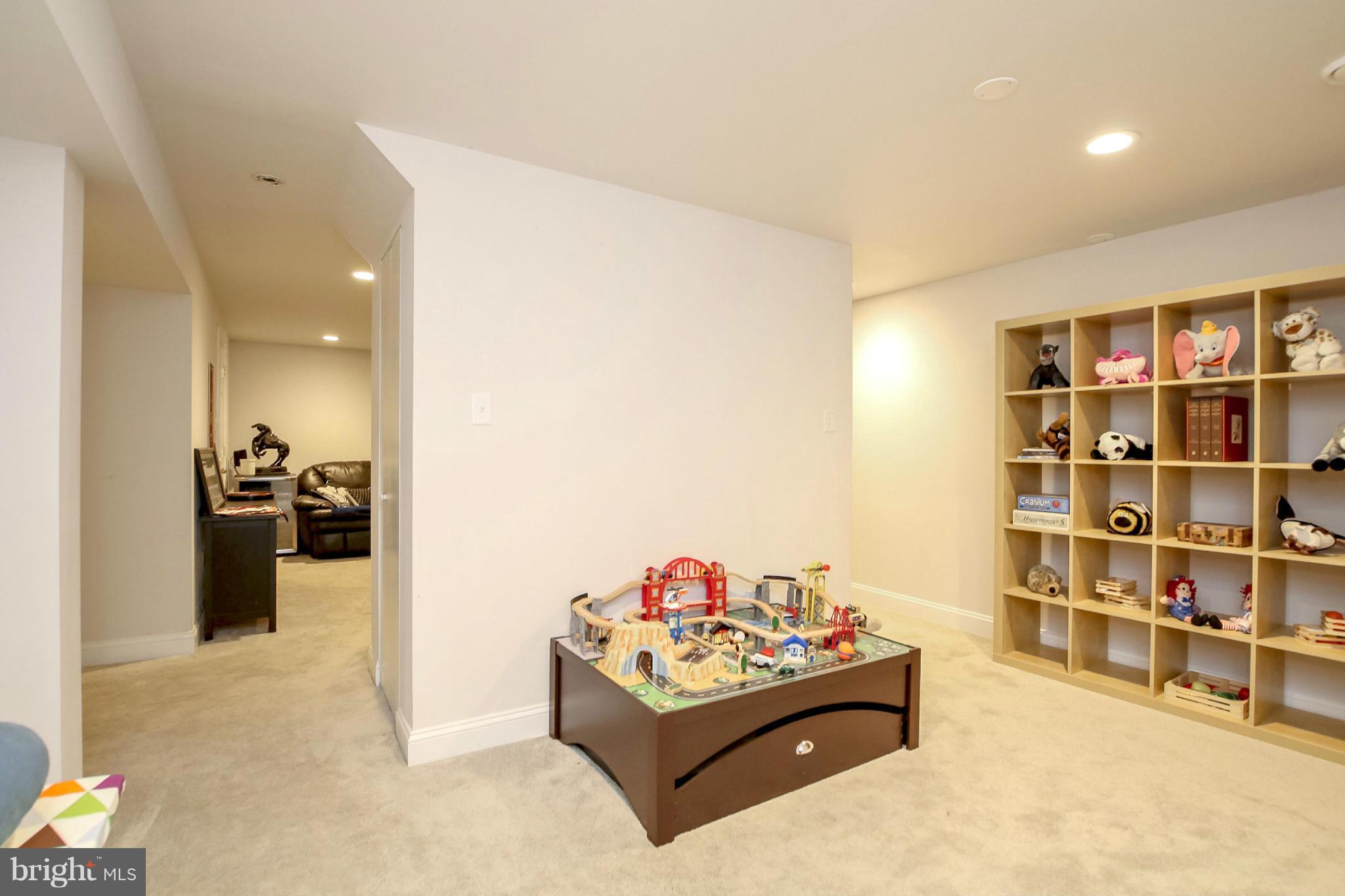 VILLAGE OF OWEN BROWN - Residential