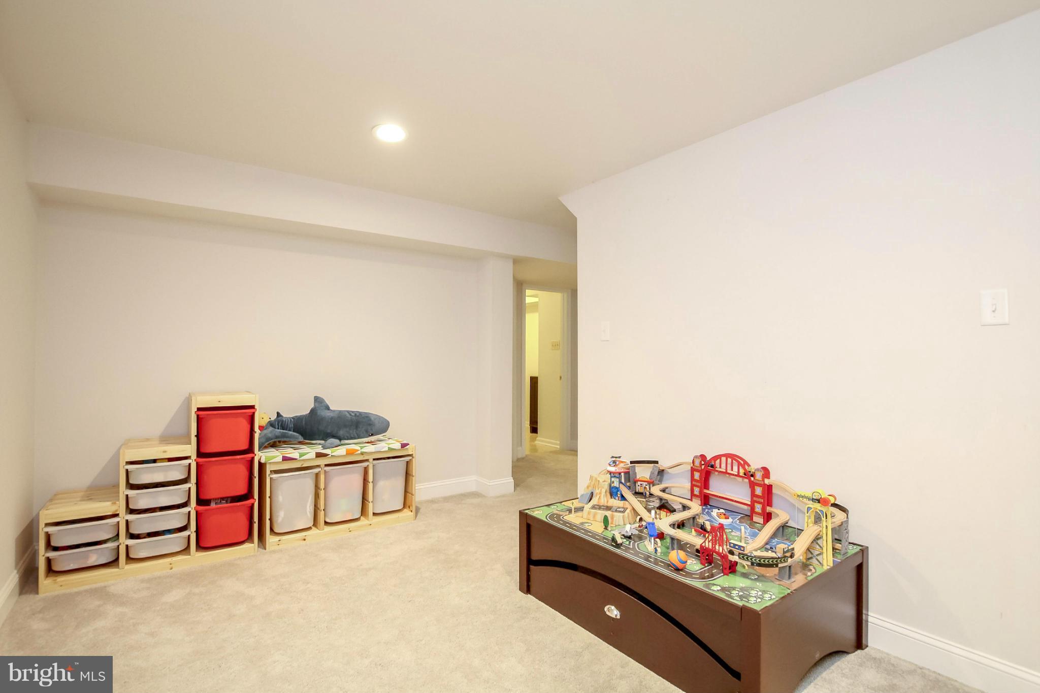 VILLAGE OF OWEN BROWN - Residential