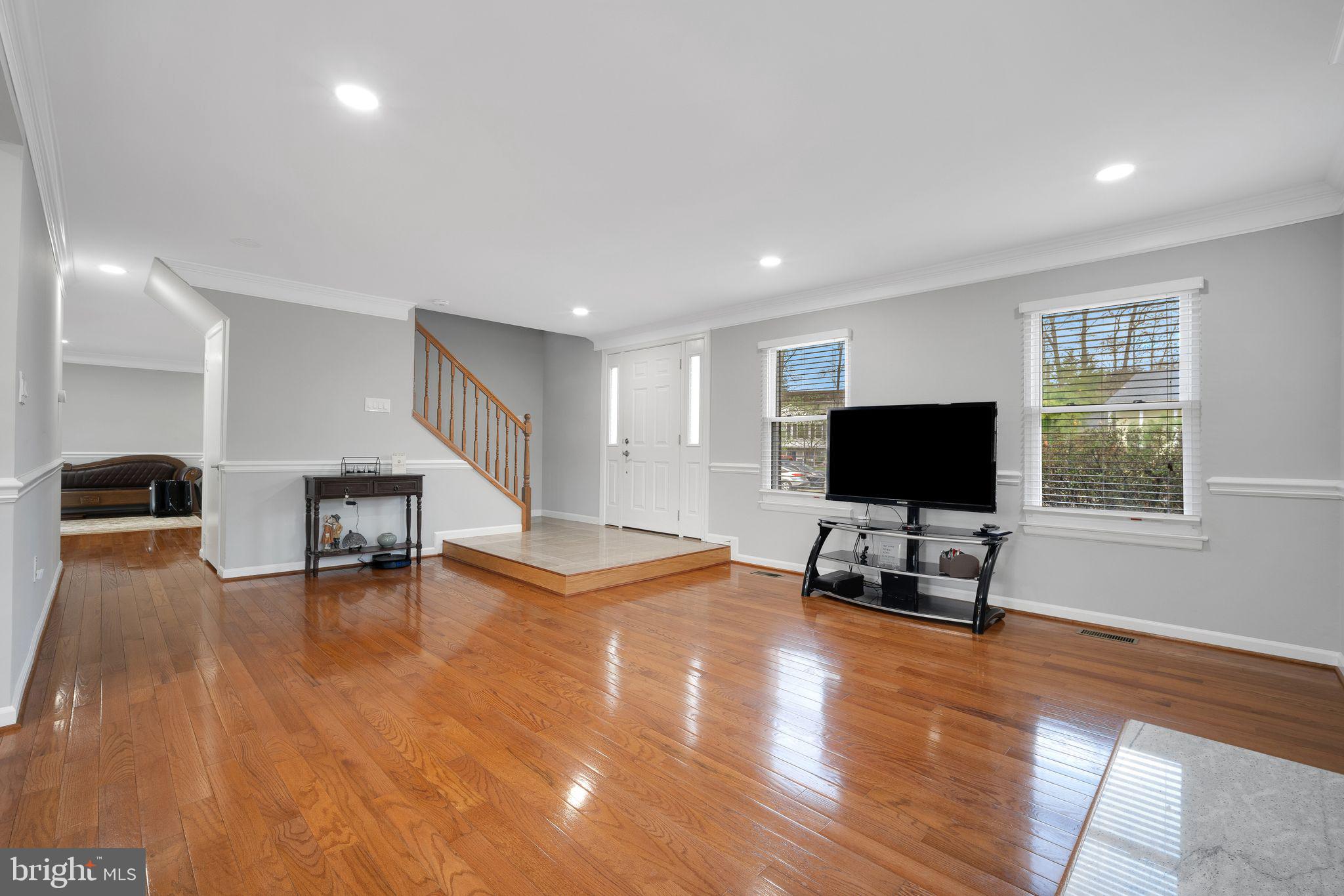 BENT TREE - Residential