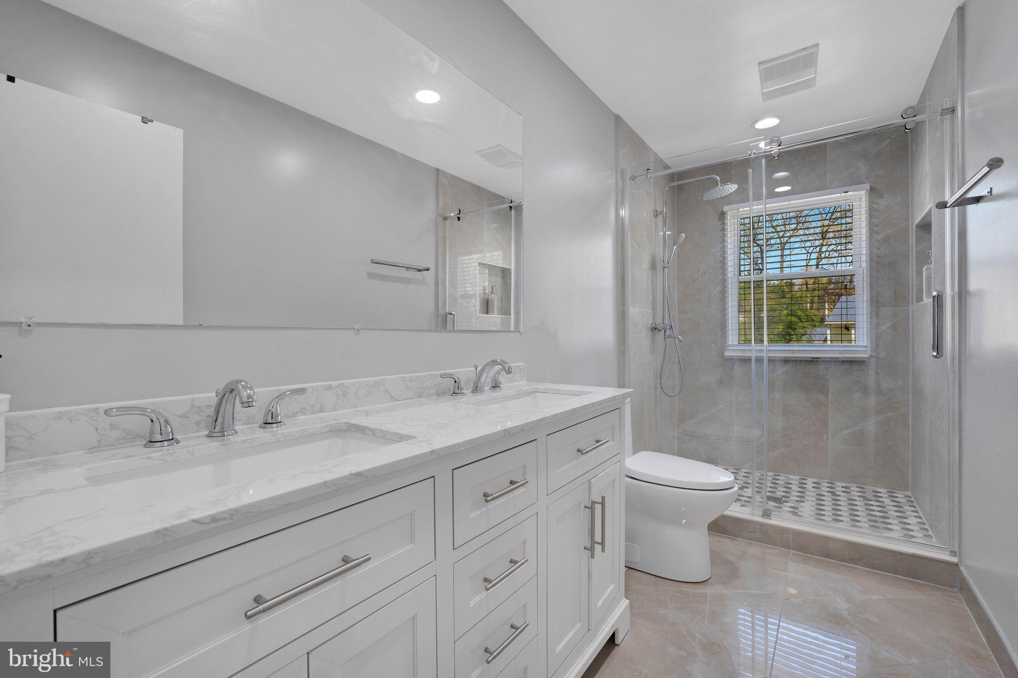 BENT TREE - Residential