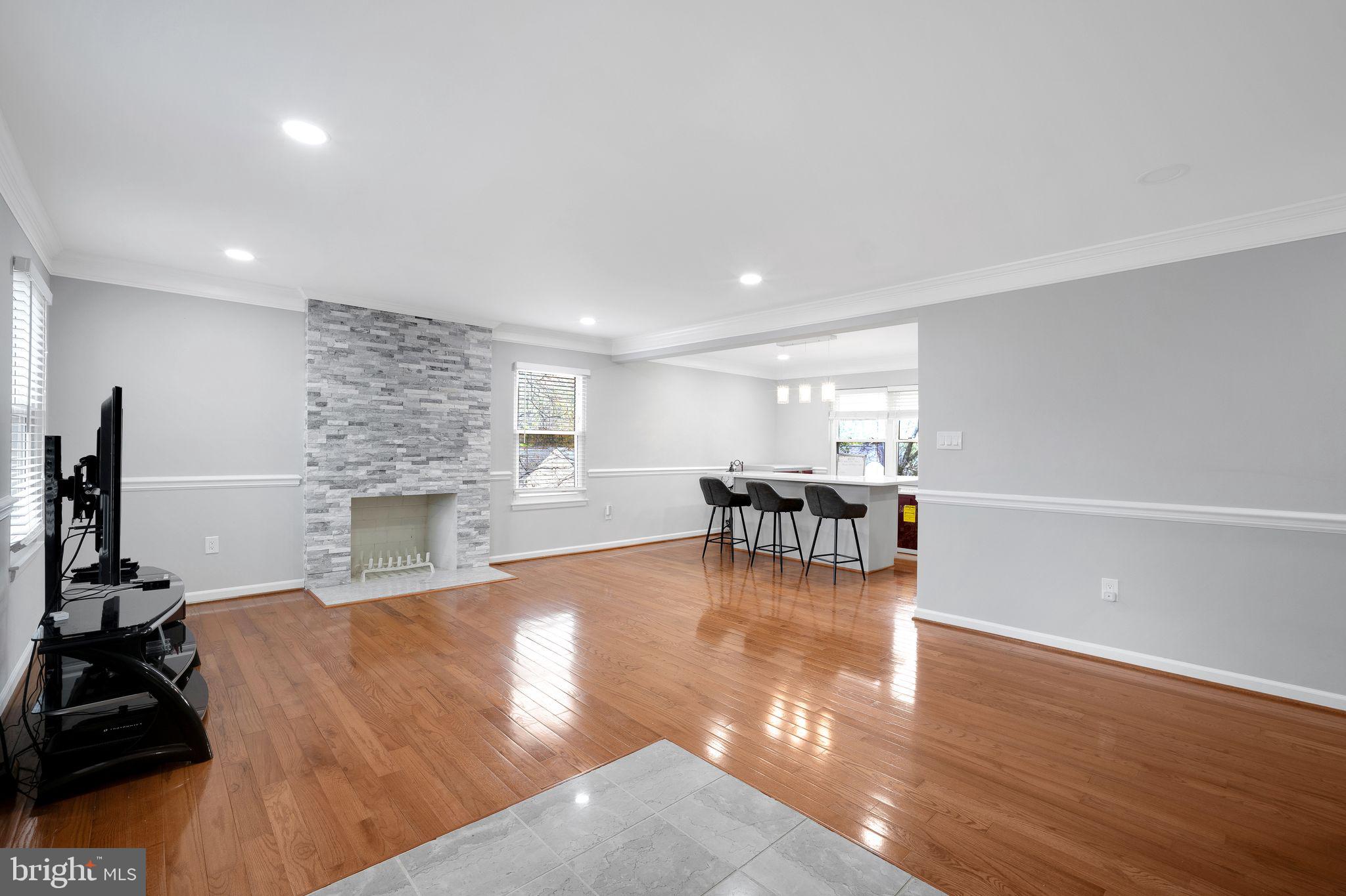 BENT TREE - Residential