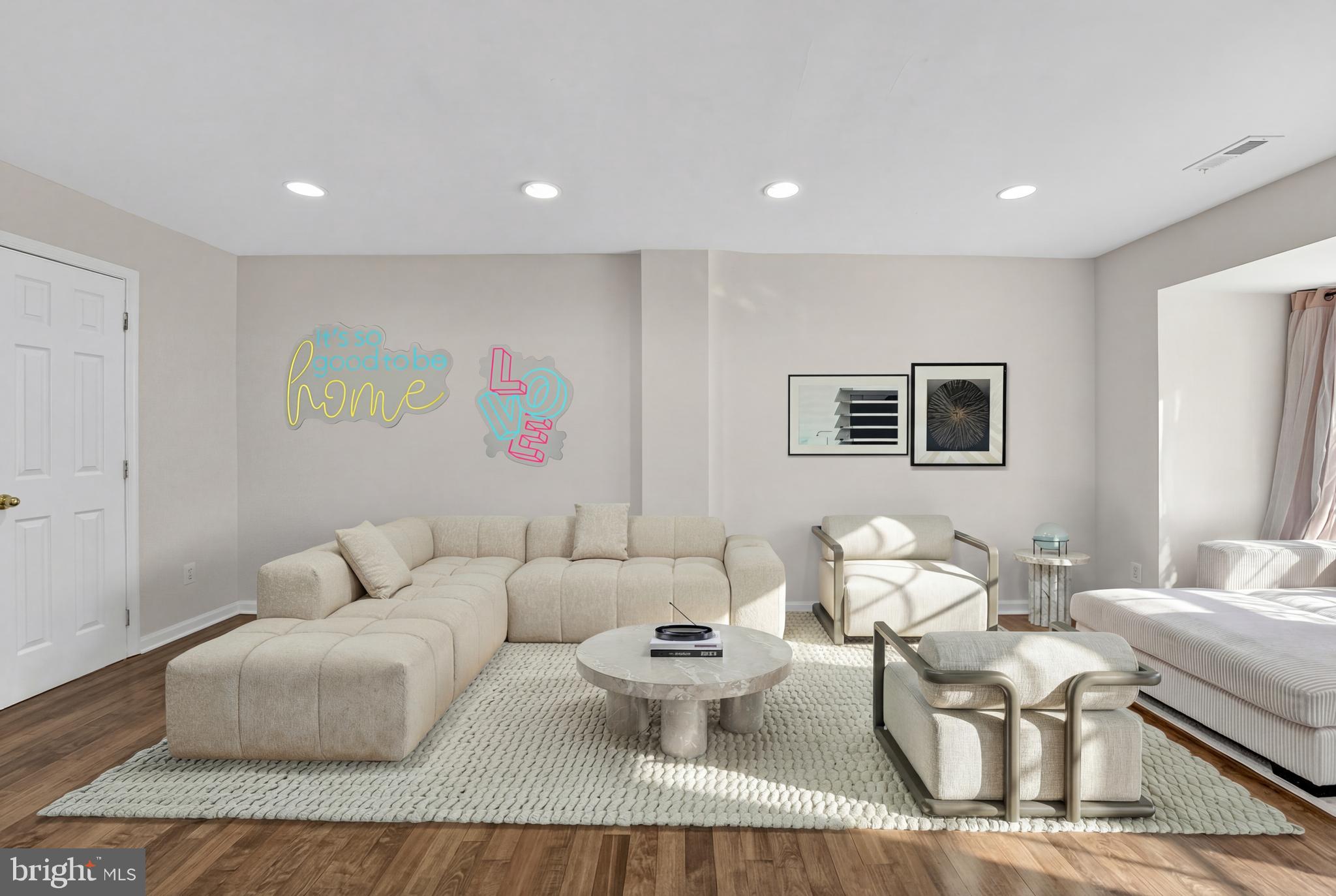 SOUTH RIDING - Residential