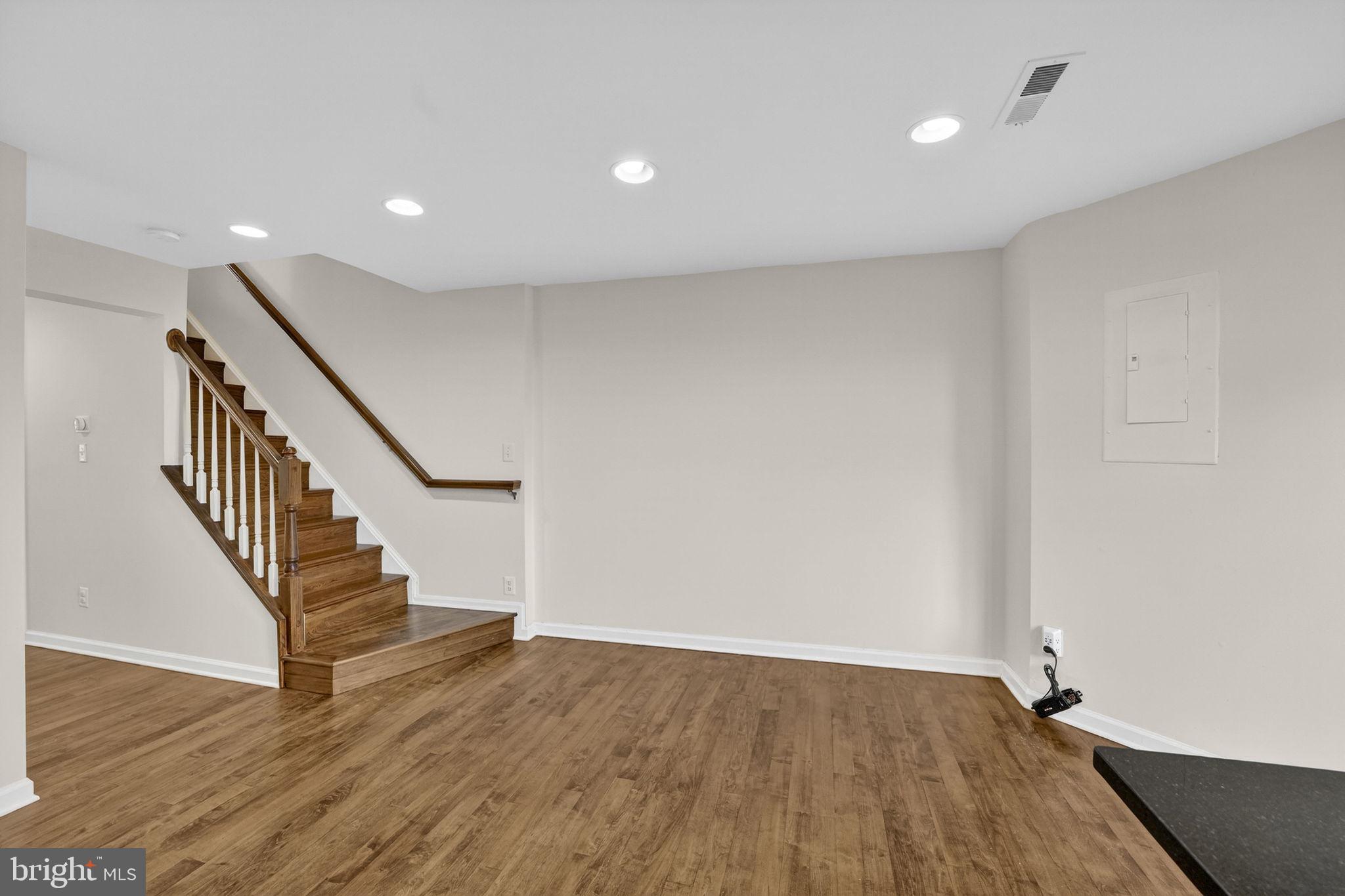 SOUTH RIDING - Residential