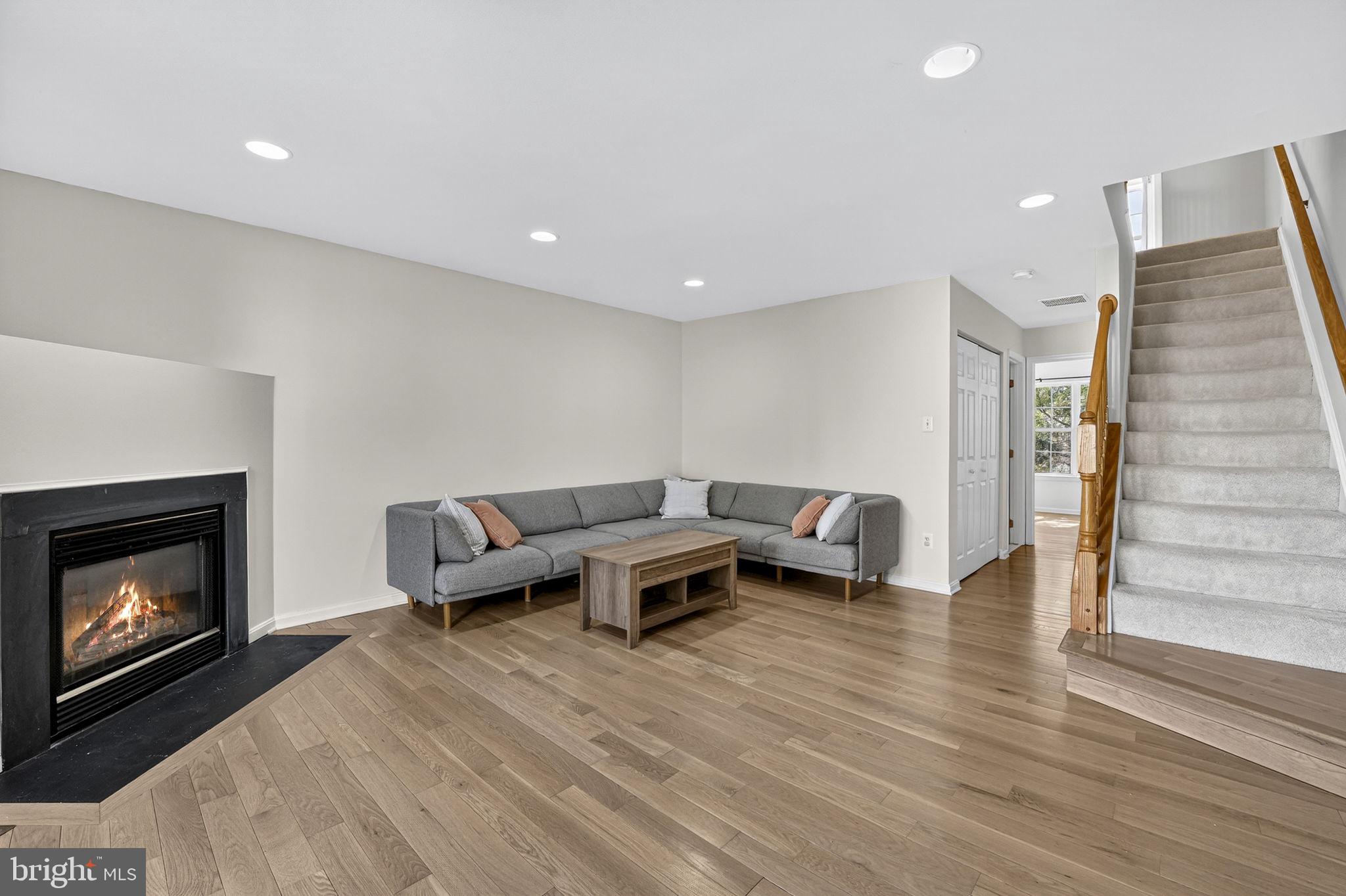 SOUTH RIDING - Residential