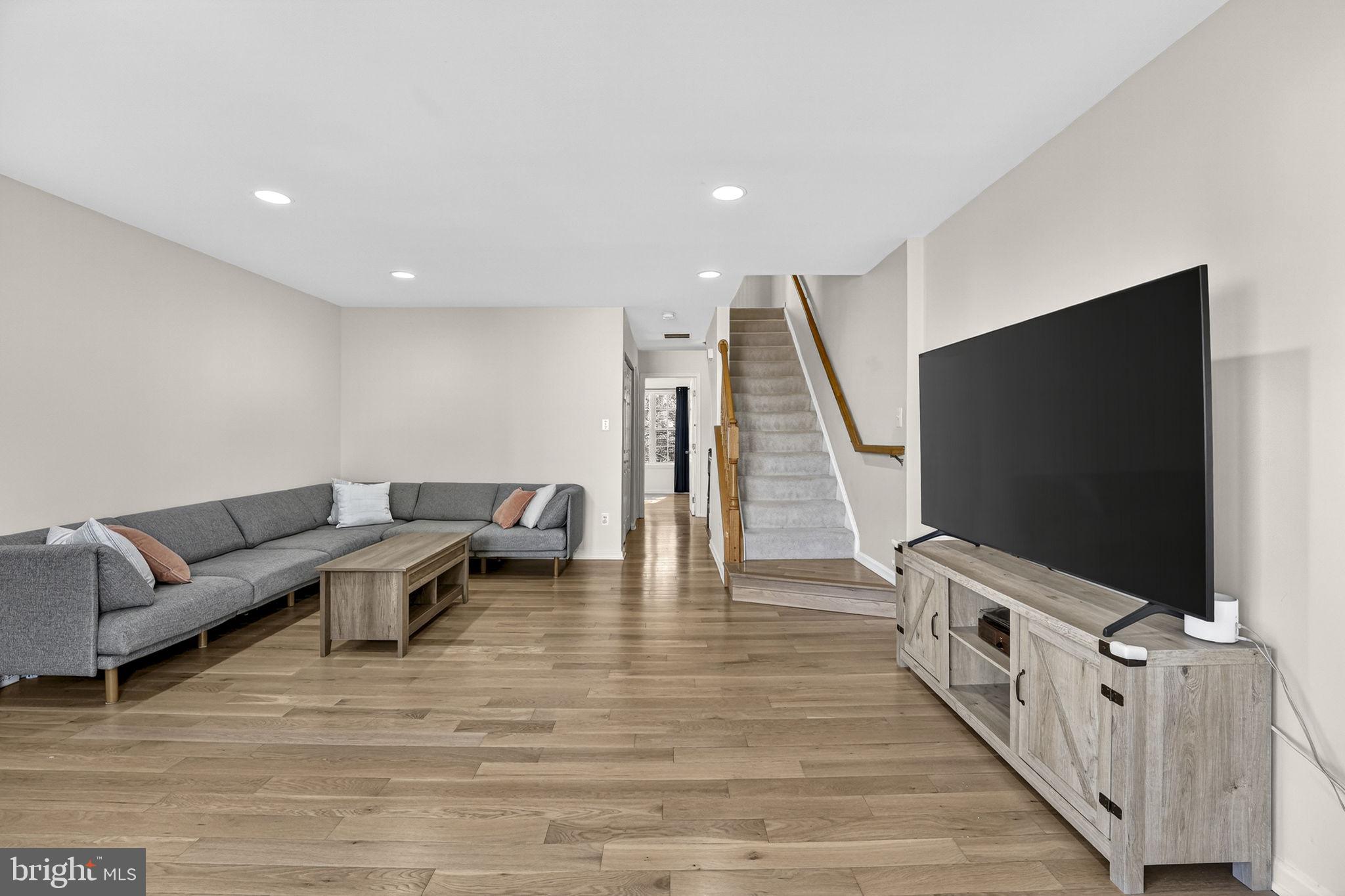 SOUTH RIDING - Residential