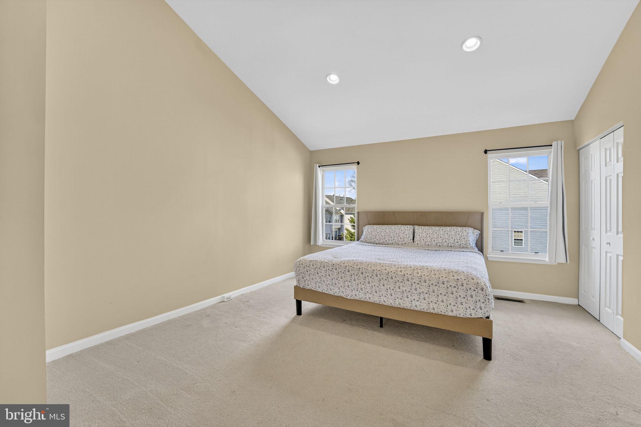 SOUTH RIDING - Residential