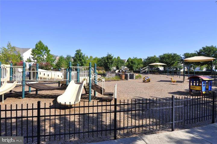 SOUTH RIDING - Residential