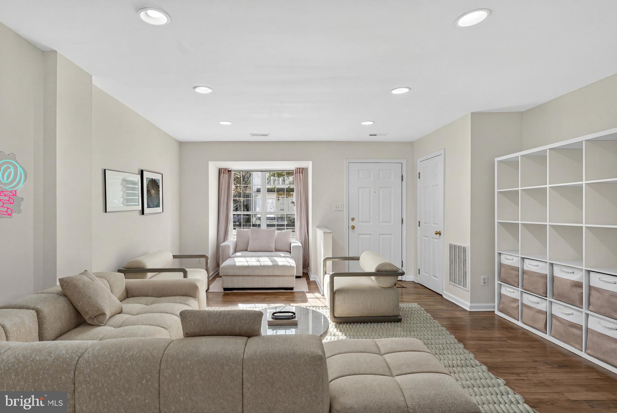 SOUTH RIDING - Residential